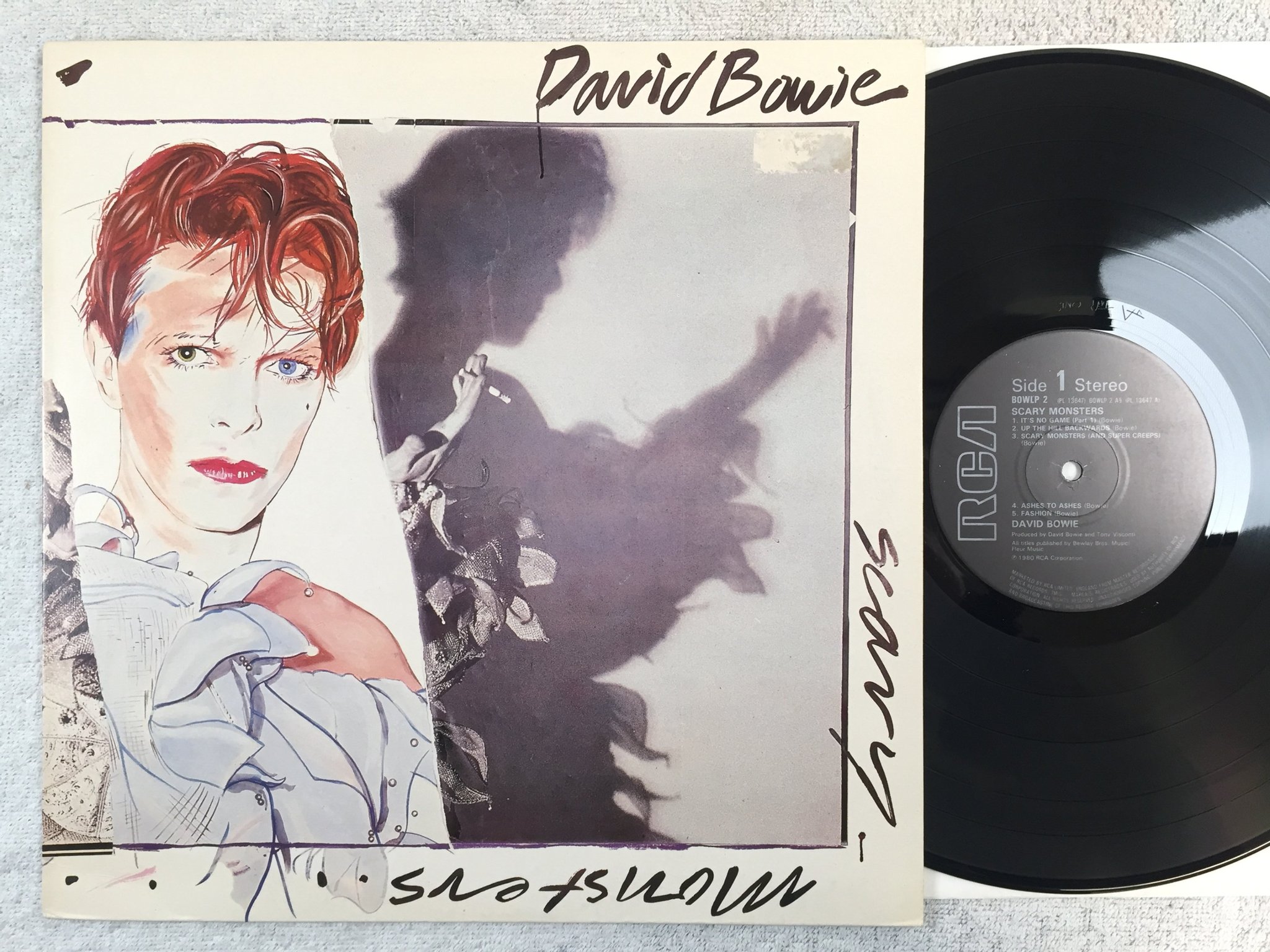 Omslagsbild för skivan DAVID BOWIE scary monsters LP -80 UK RCA BOWLP 2