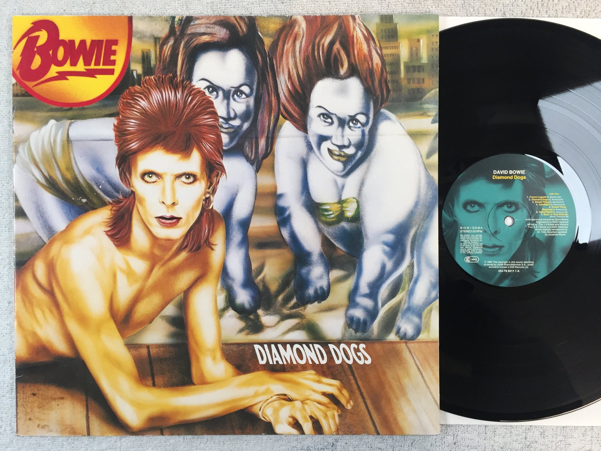 Omslagsbild för skivan DAVID BOWIE Diamond Dogs LP -90 emi / sound+vision 064-79 5211-1
