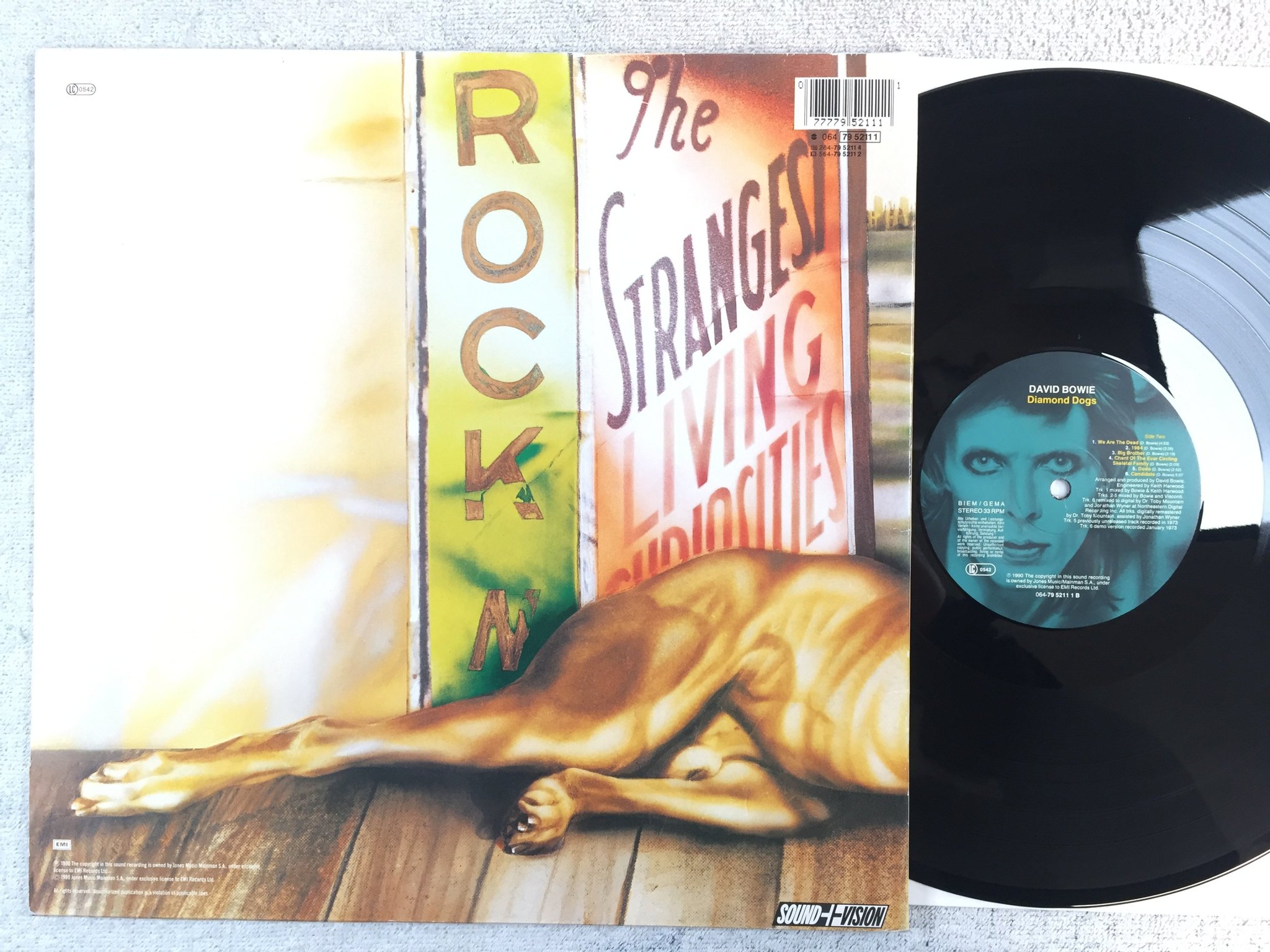 Omslagsbild för skivan DAVID BOWIE Diamond Dogs LP -90 emi / sound+vision 064-79 5211-1