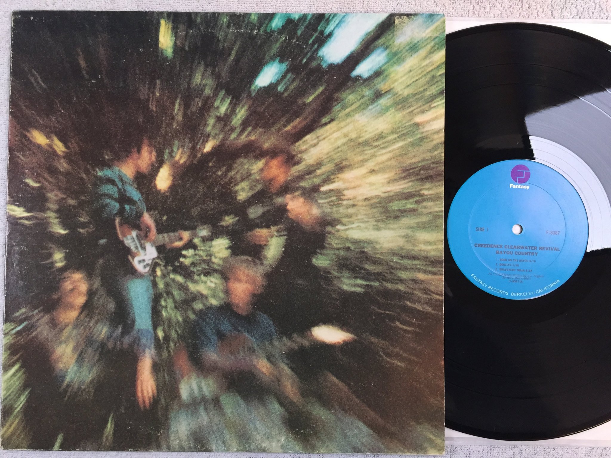Omslagsbild för skivan CREEDENCE CLEARWATER REVIVAL bayou country LP US FANTASY F-8387