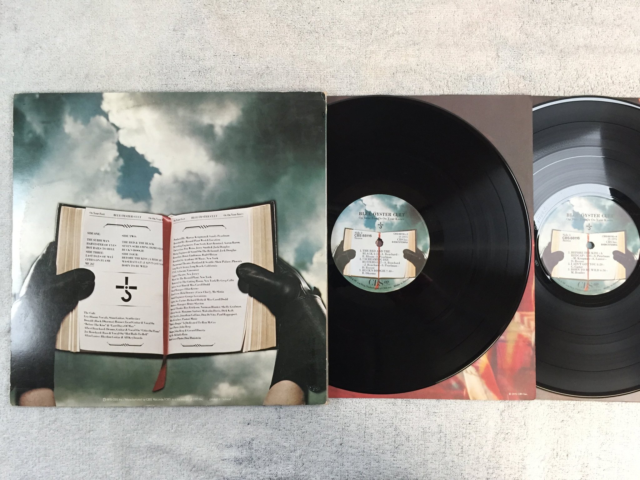 Omslagsbild för skivan BLUE ÖYSTER CULT on your feet or on your knees 2xLP -75 Hol CBS 88116