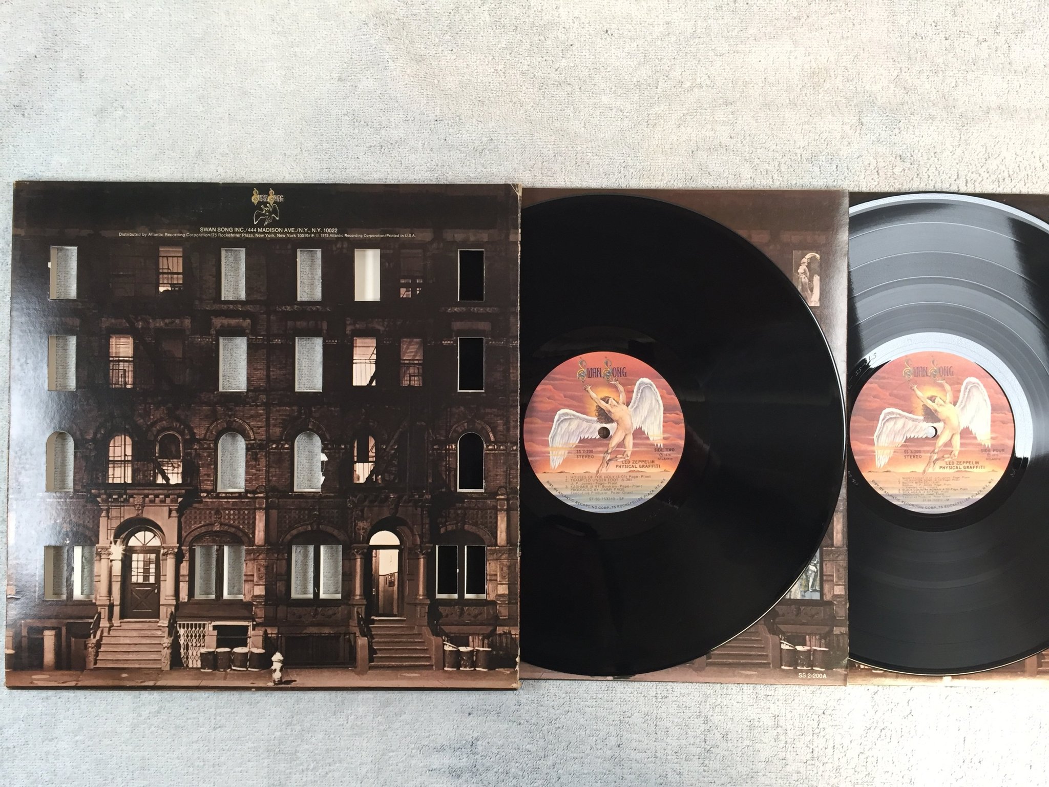 Omslagsbild för skivan LED ZEPPELIN physical graffiti 2xLP -75 US SWAN SONG SS 2-200