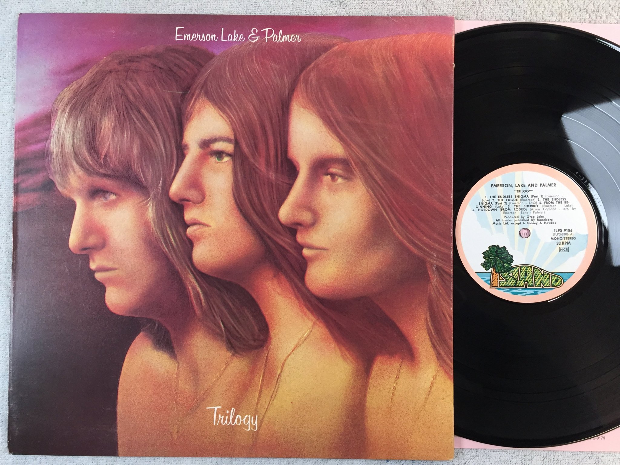 Omslagsbild för skivan EMERSON LAKE & PALMER s/t LP -72 NCB pink rim ISLAND ILPS-9186