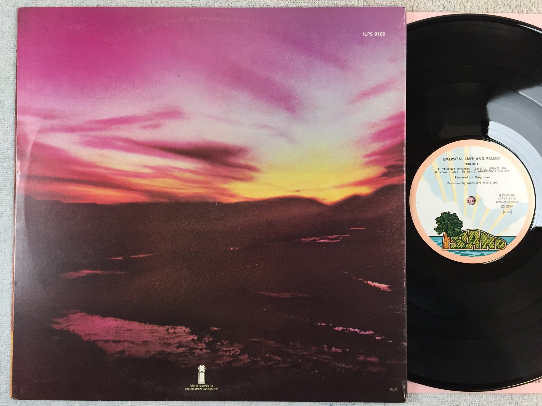 Omslagsbild för skivan EMERSON LAKE & PALMER s/t LP -72 NCB pink rim ISLAND ILPS-9186
