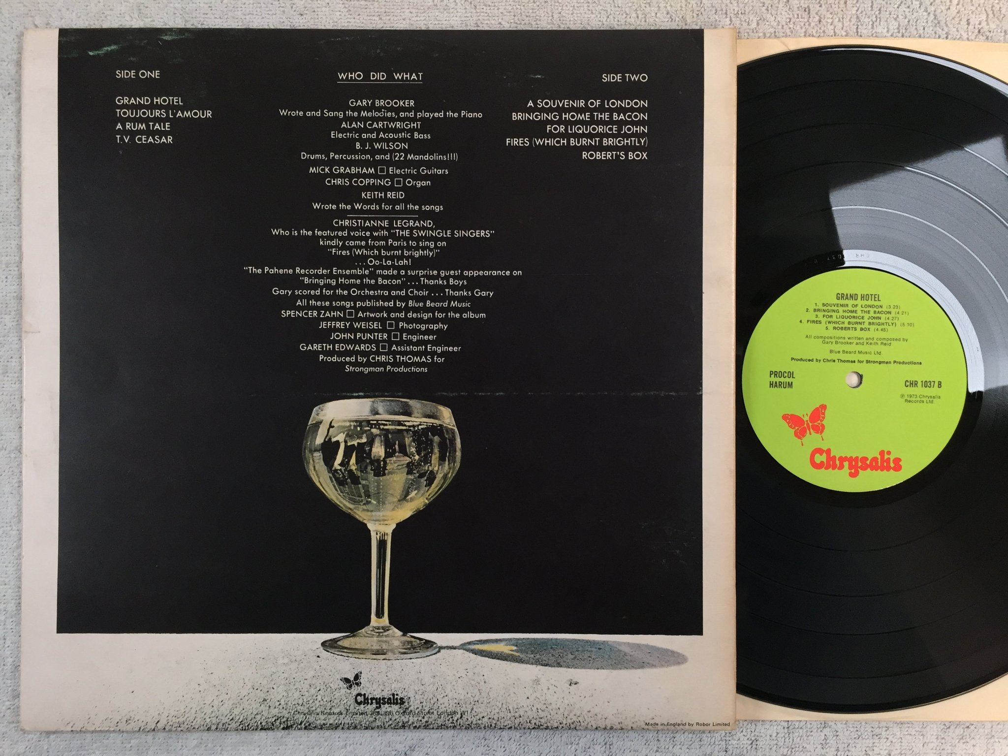 Omslagsbild för skivan PROCOL HARUM grand hotel LP -73 UK CHRYSALIS CHR 1037