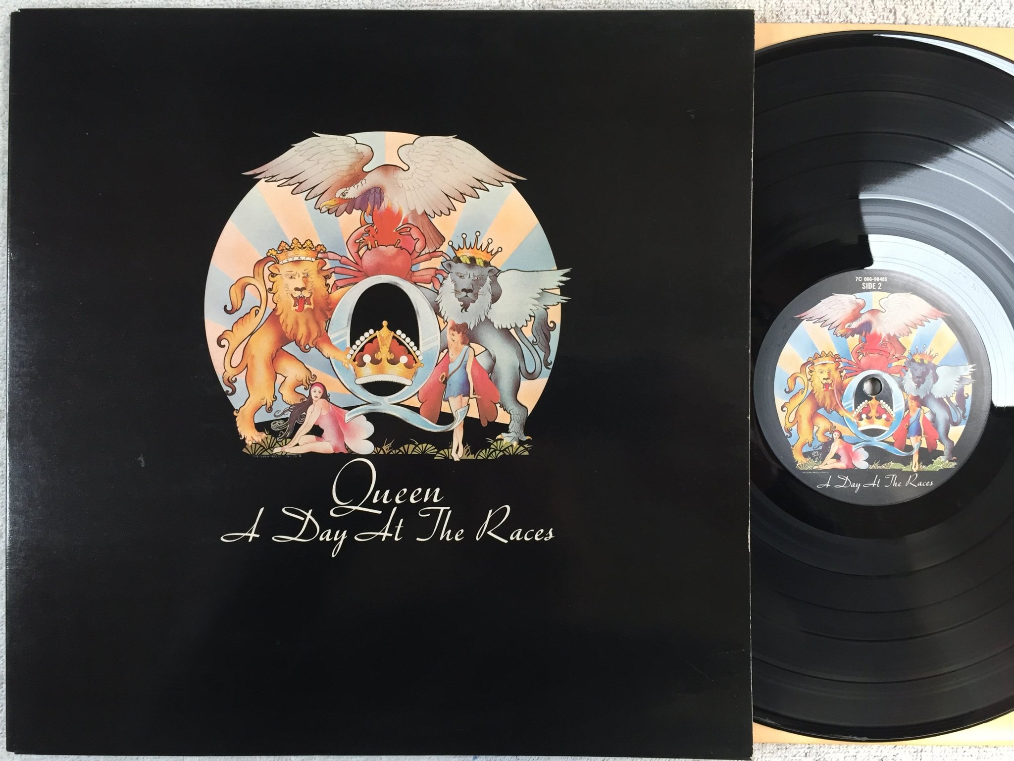 Omslagsbild för skivan QUEEN a day at the races LP ncb EMI 7C 066-98485