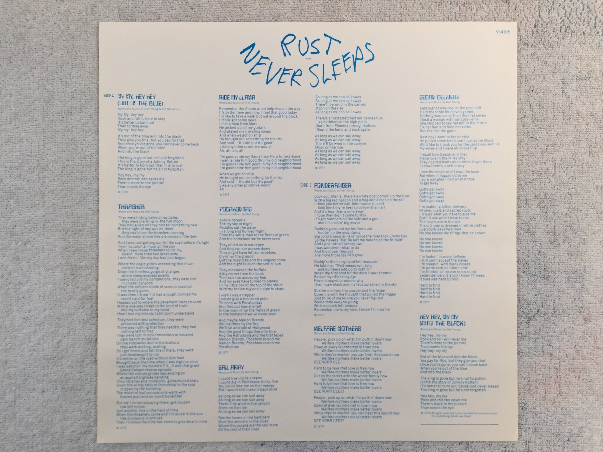 Omslagsbild för skivan NEIL YOUNG & CRAZY HORSE rust never sleeps LP -79 Ger REPRISE REP 54105