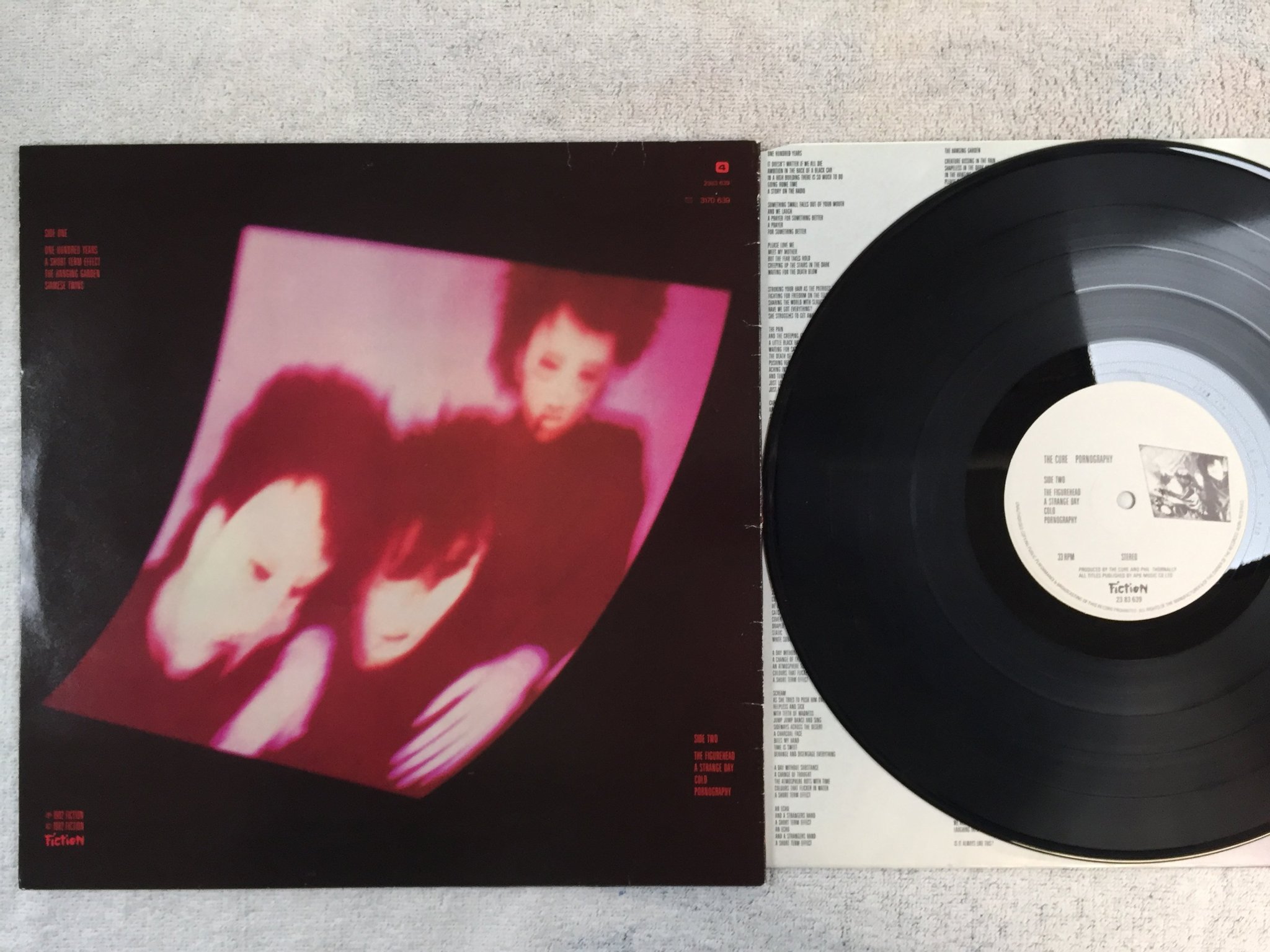 Omslagsbild för skivan THE CURE pornography LP -82 FICTION 2383639