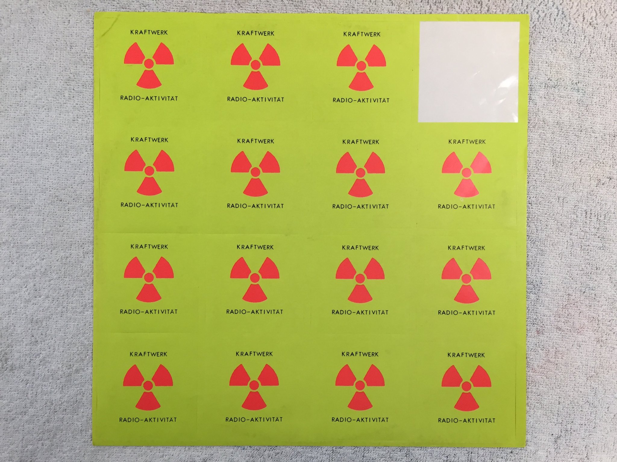 Omslagsbild för skivan KRAFTWERK radio-activity LP -75 Hol CAPITOL 1A 062-82087