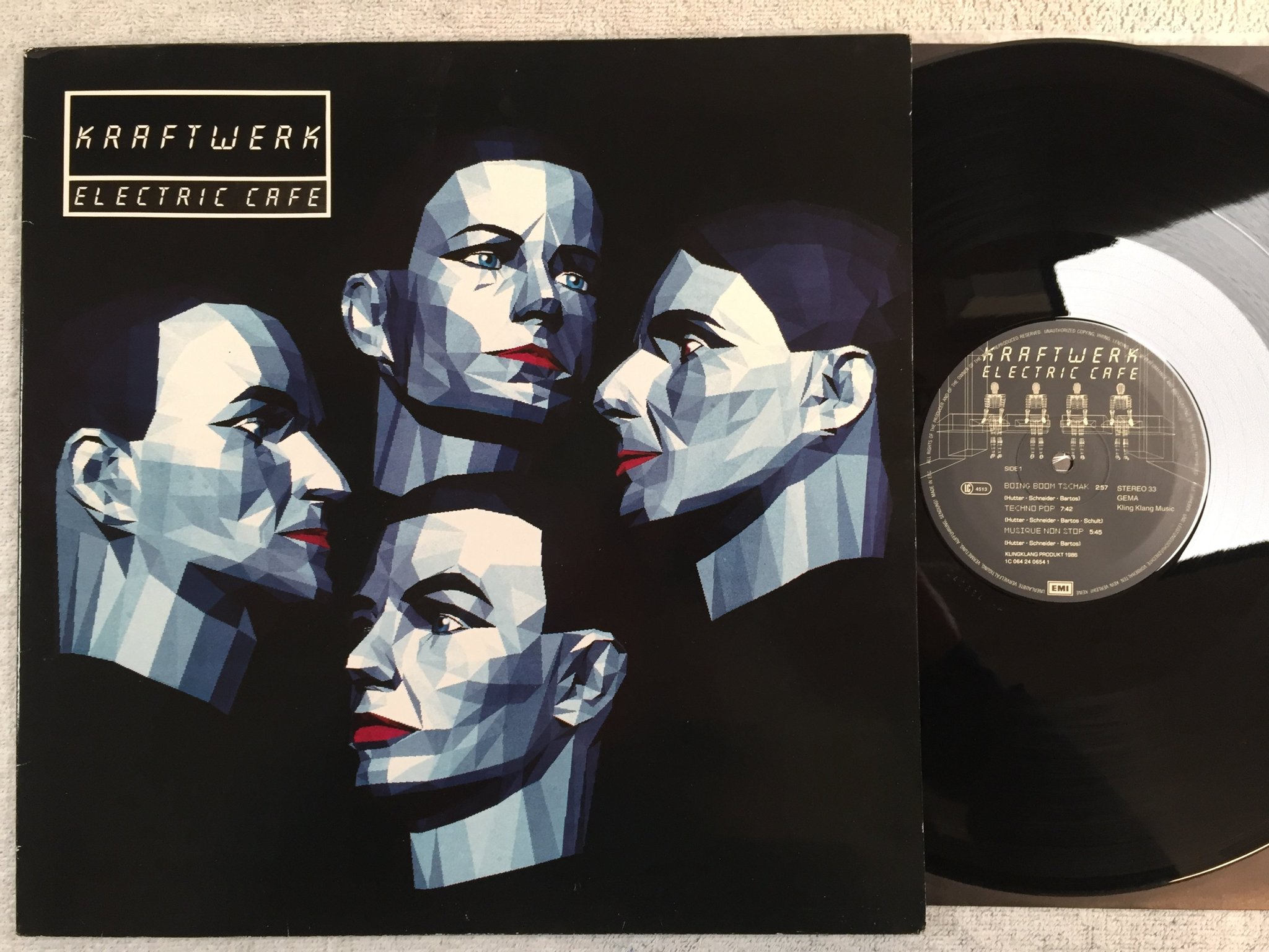 Omslagsbild för skivan KRAFTWERK ELECTRIC CAFE LP Ger EMI 1C 064 2406541