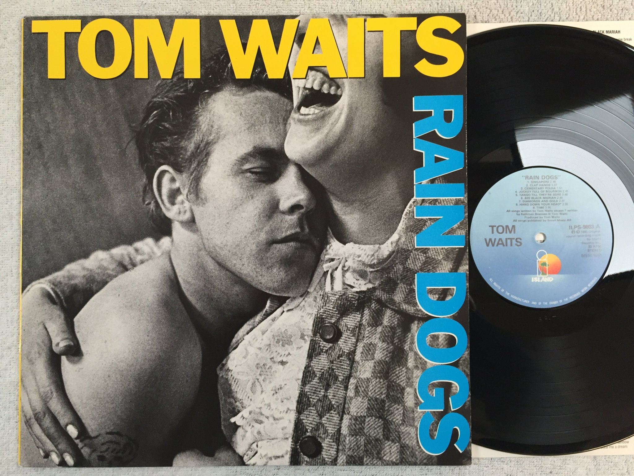 Omslagsbild för skivan TOM WAITS rain dogs LP -85 ncb ISLAND ILPS 9803
