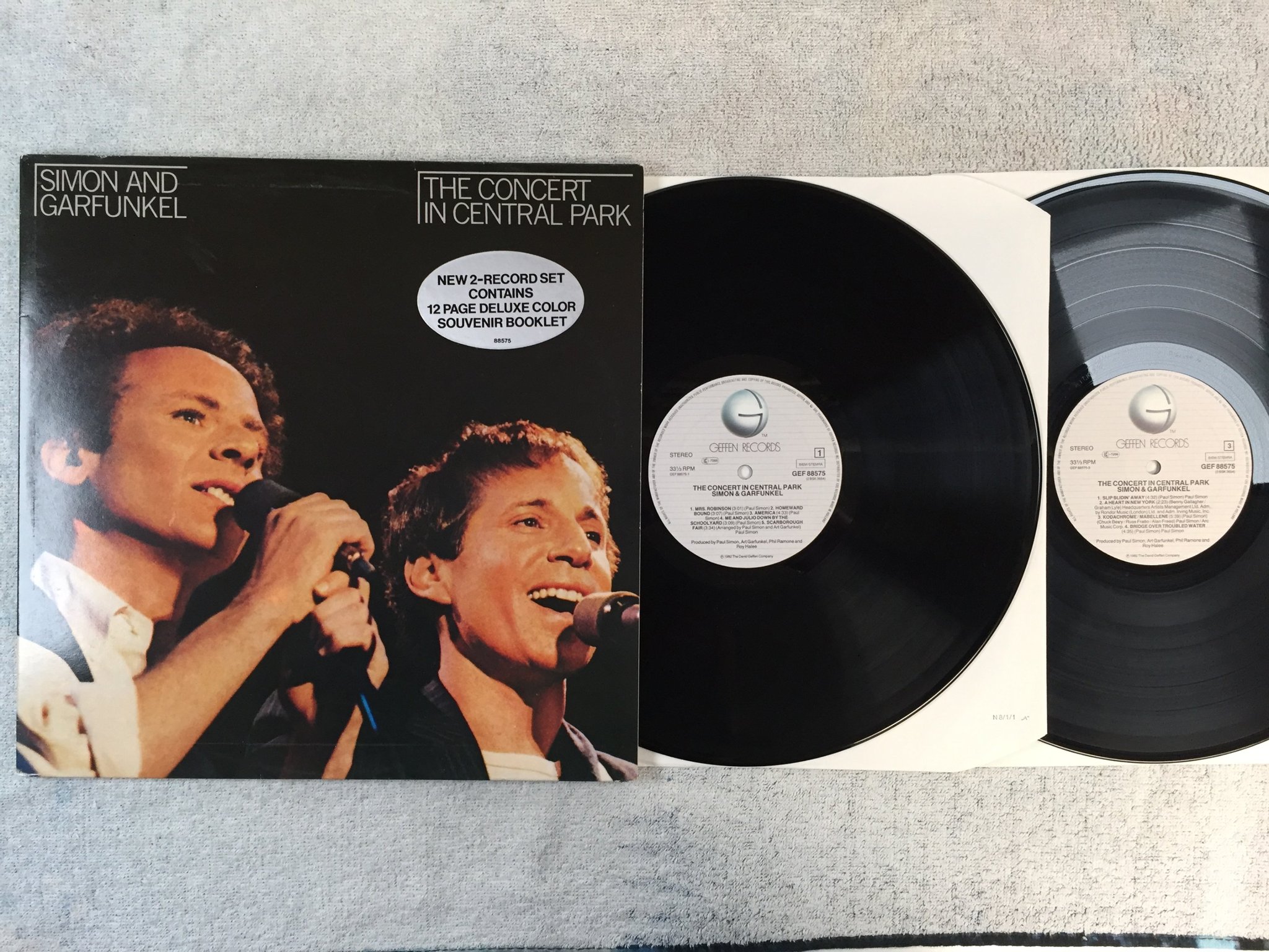 Omslagsbild för skivan SIMON & GARFUNKEL in concert in central park 2xLP -82 Hol GEFFEN GEF 88575
