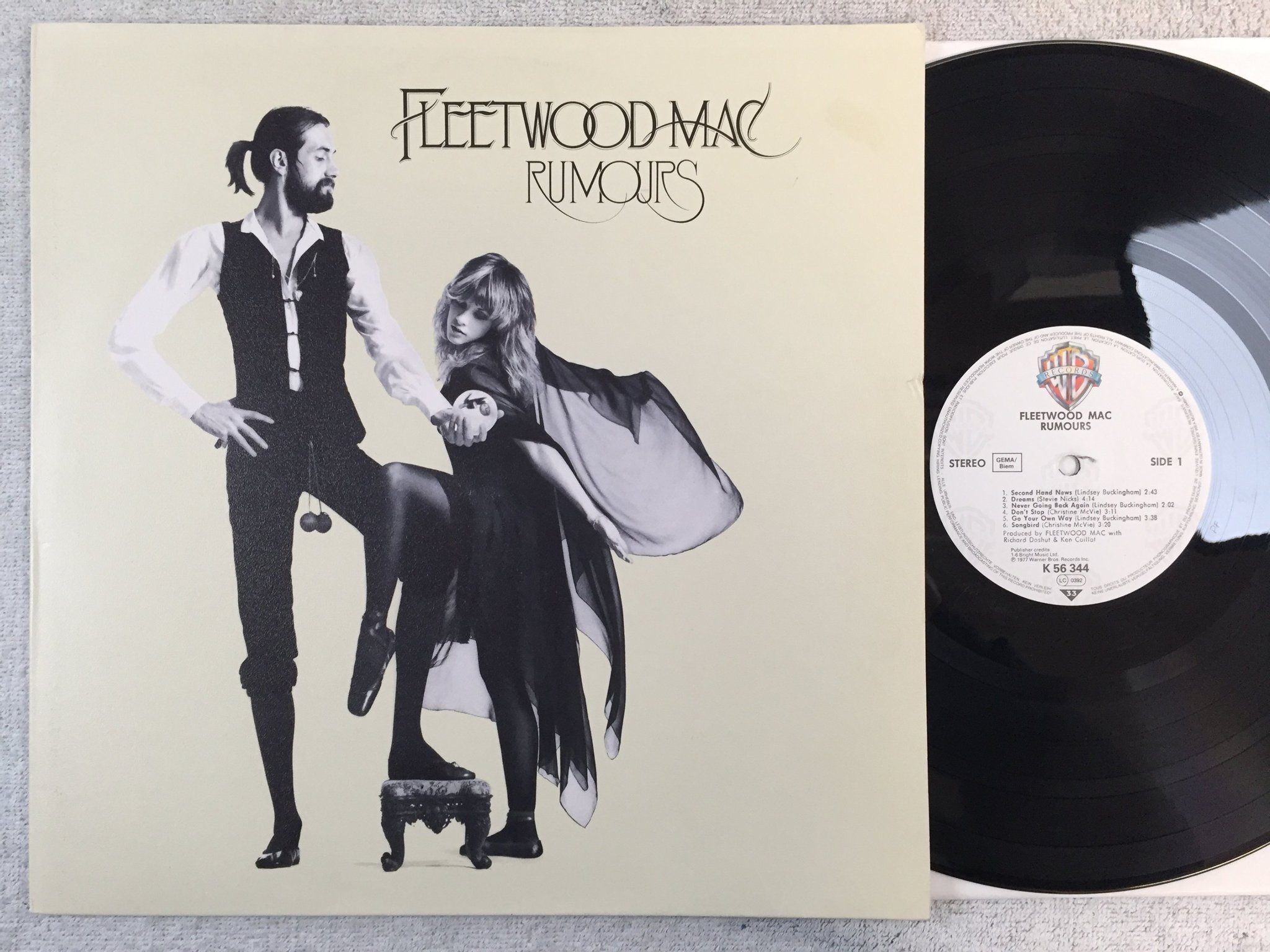Omslagsbild för skivan FLEETWOOD MAC rumours LP -77 Ger WARNER BROS K 56344