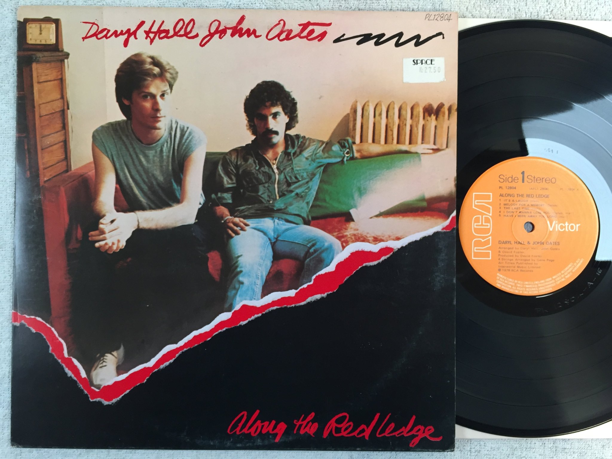 Omslagsbild för skivan DARYL HALL & JOHN OATES along the red ledge LP -78 UK RCA PL 12804