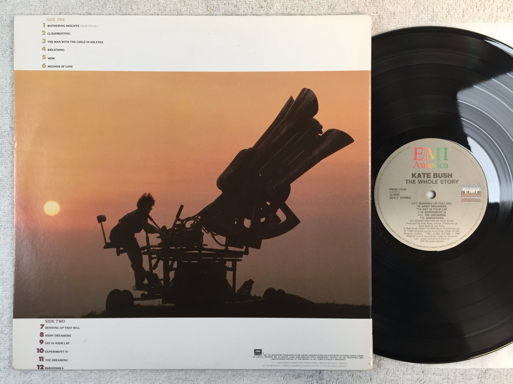 Omslagsbild för skivan KATE BUSH the whole story LP -86 Can EMI America PWAS-517242 "army dreamers"