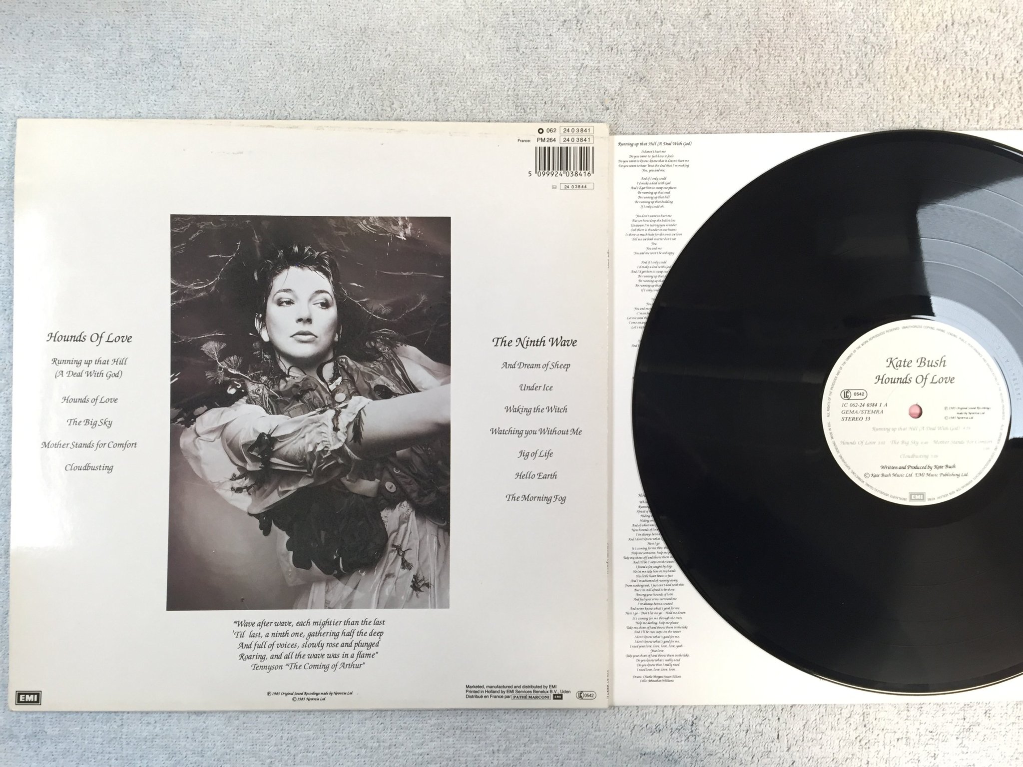Omslagsbild för skivan KATE BUSH hounds of love LP -85 Ger EMI 1C 062-2403841