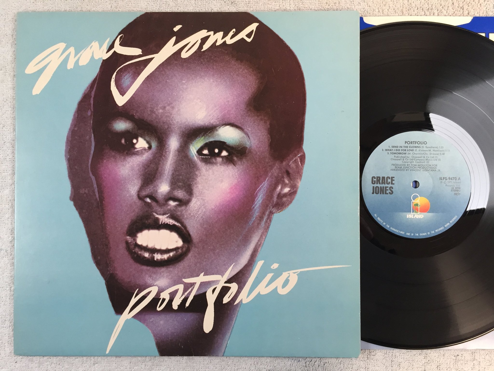 Omslagsbild för skivan GRACE JONES portfolio LP -77 ncb ISLAND 9470