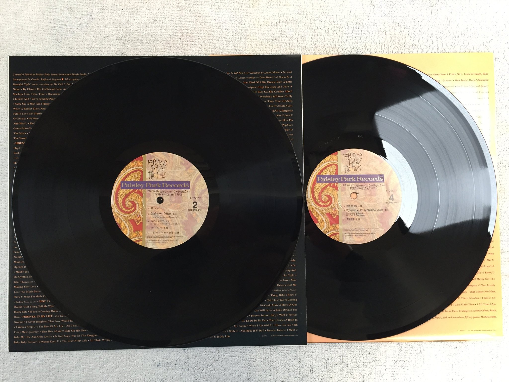 Omslagsbild för skivan PRINCE sign o the times 2xLP -87 US PAISLEY PARK 1-25577