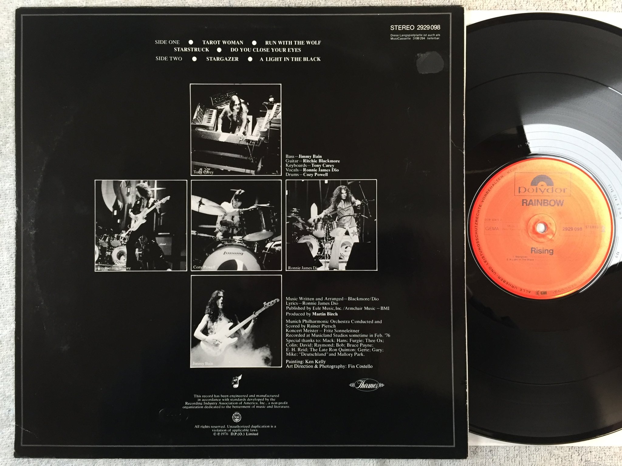 Omslagsbild för skivan RAINBOW rising LP -76 Ger POLYDOR 2929 098