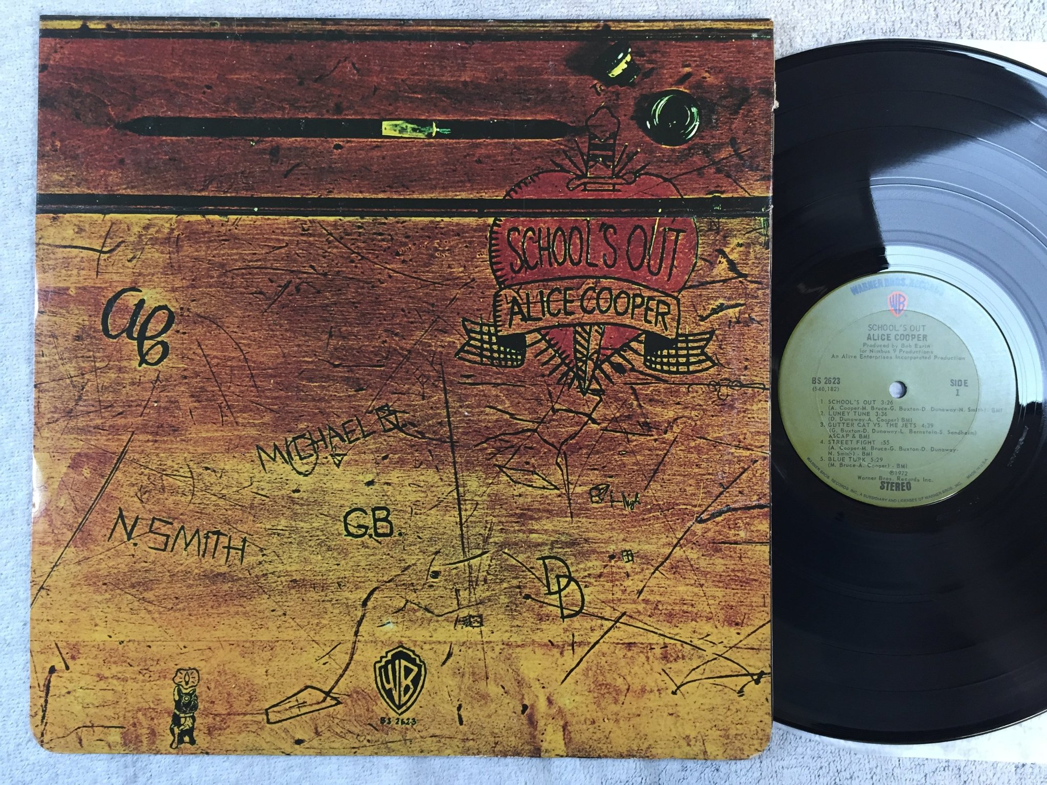 Omslagsbild för skivan ALICE COOPER school's out LP -72 US WARNER BROS BS 2623