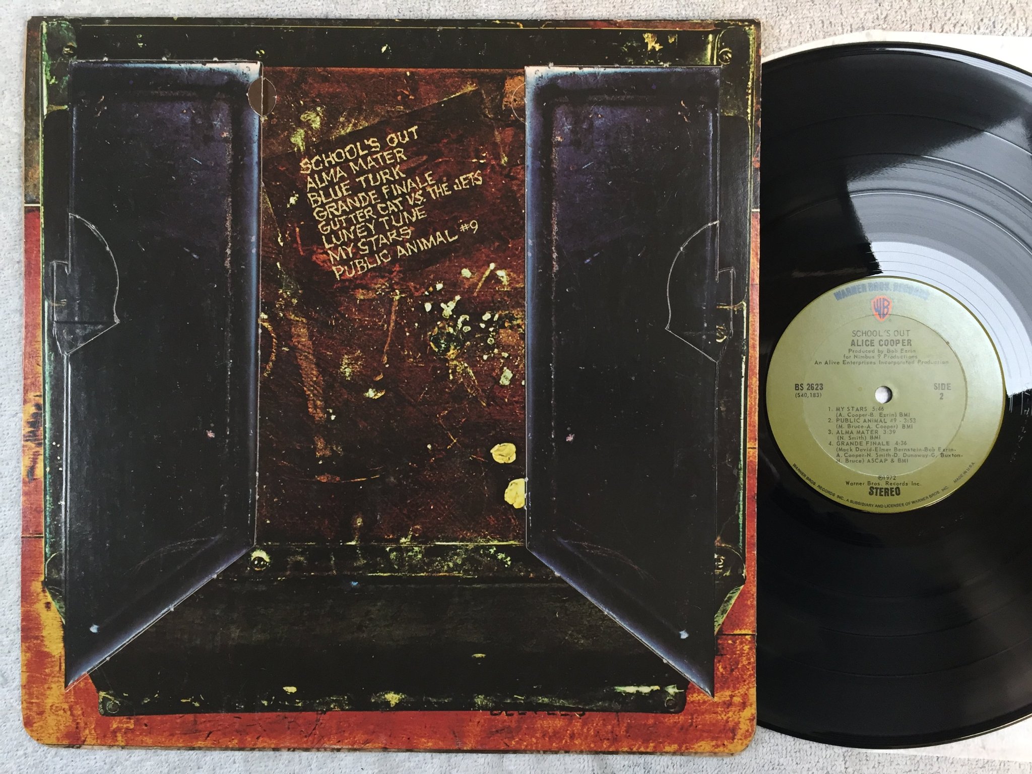 Omslagsbild för skivan ALICE COOPER school's out LP -72 US WARNER BROS BS 2623