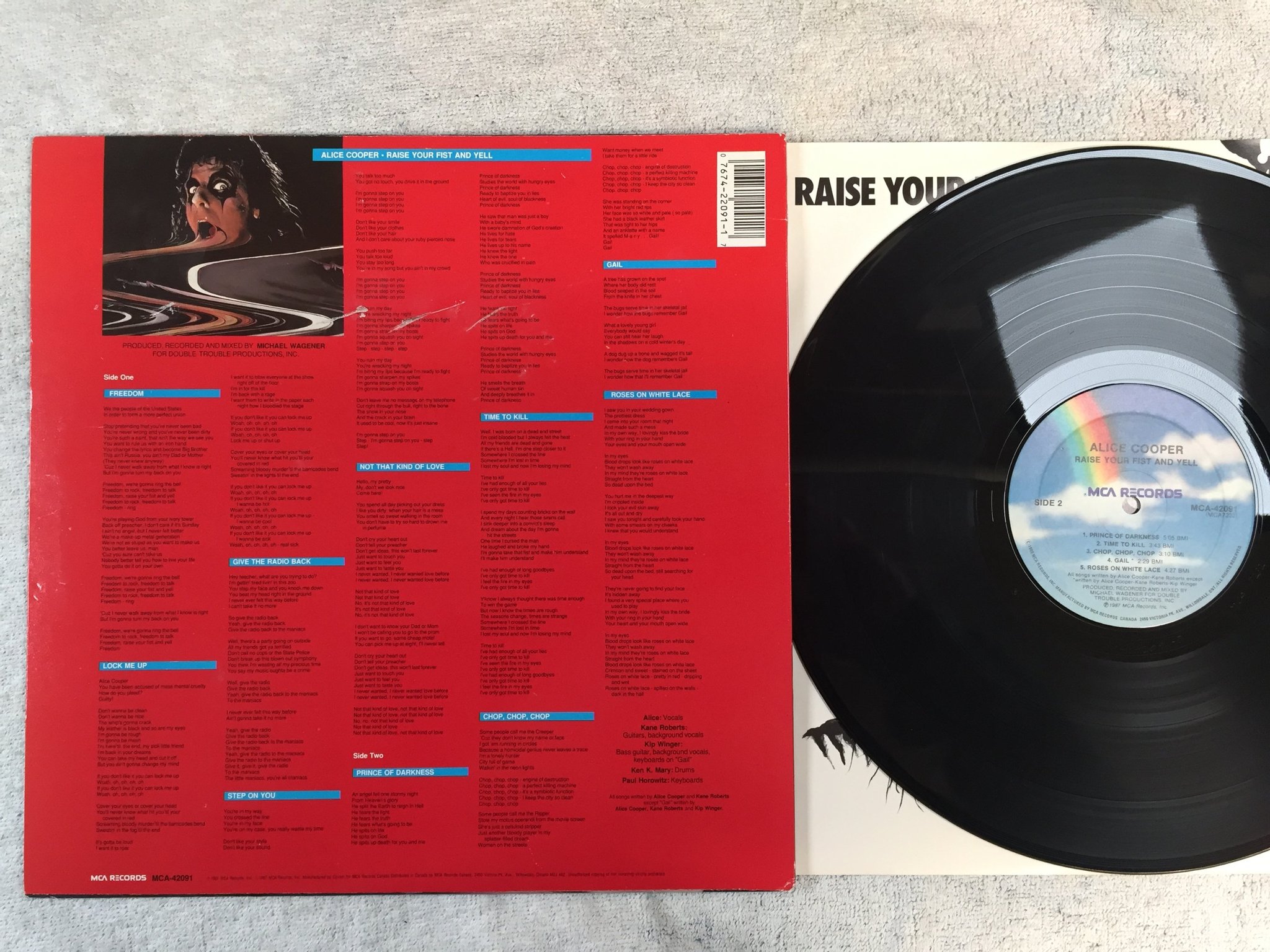 Omslagsbild för skivan ALICE COOPER raise your fist and yell LP -87 Can MCA 42091