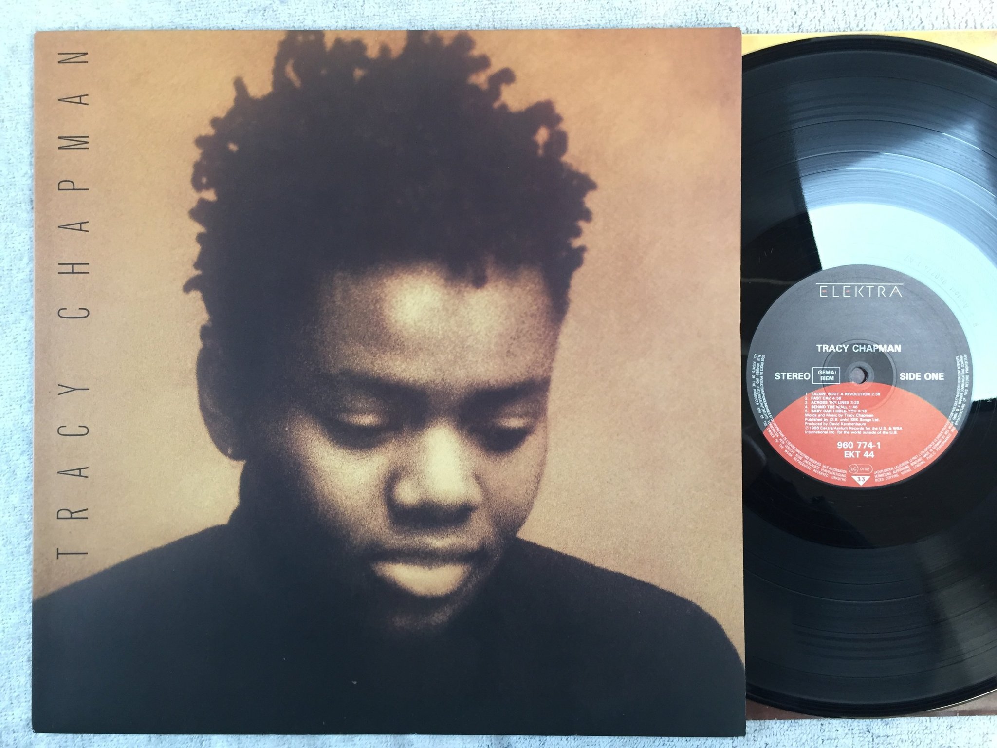 Omslagsbild för skivan TRACY CHAPMAN s/t LP -88 Ger ELEKTRA 960 774-1 "fast car" 