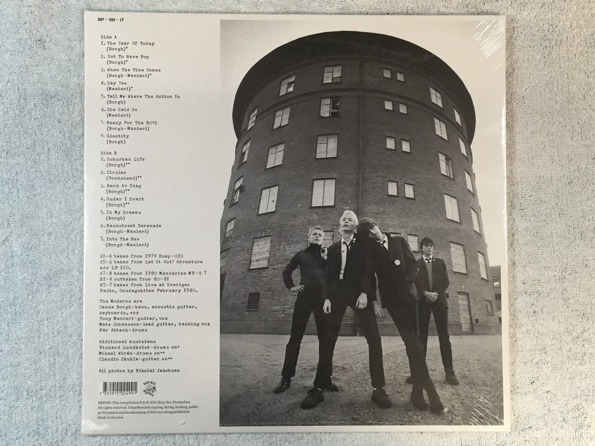 Omslagsbild för skivan THE MODERNS Suburban Life LP 2021 Swe BUSY BEE BBP-099-LP mod