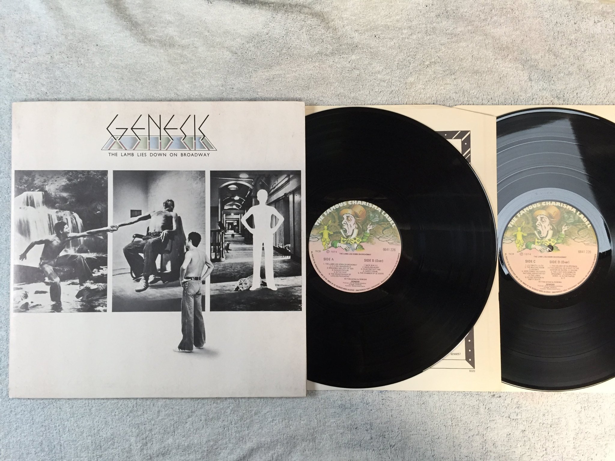 Omslagsbild för skivan ?GENESIS the lamb lies down on Broadway 2xLP -74 ncb THE FAMOUS CHARISMA 6641 22