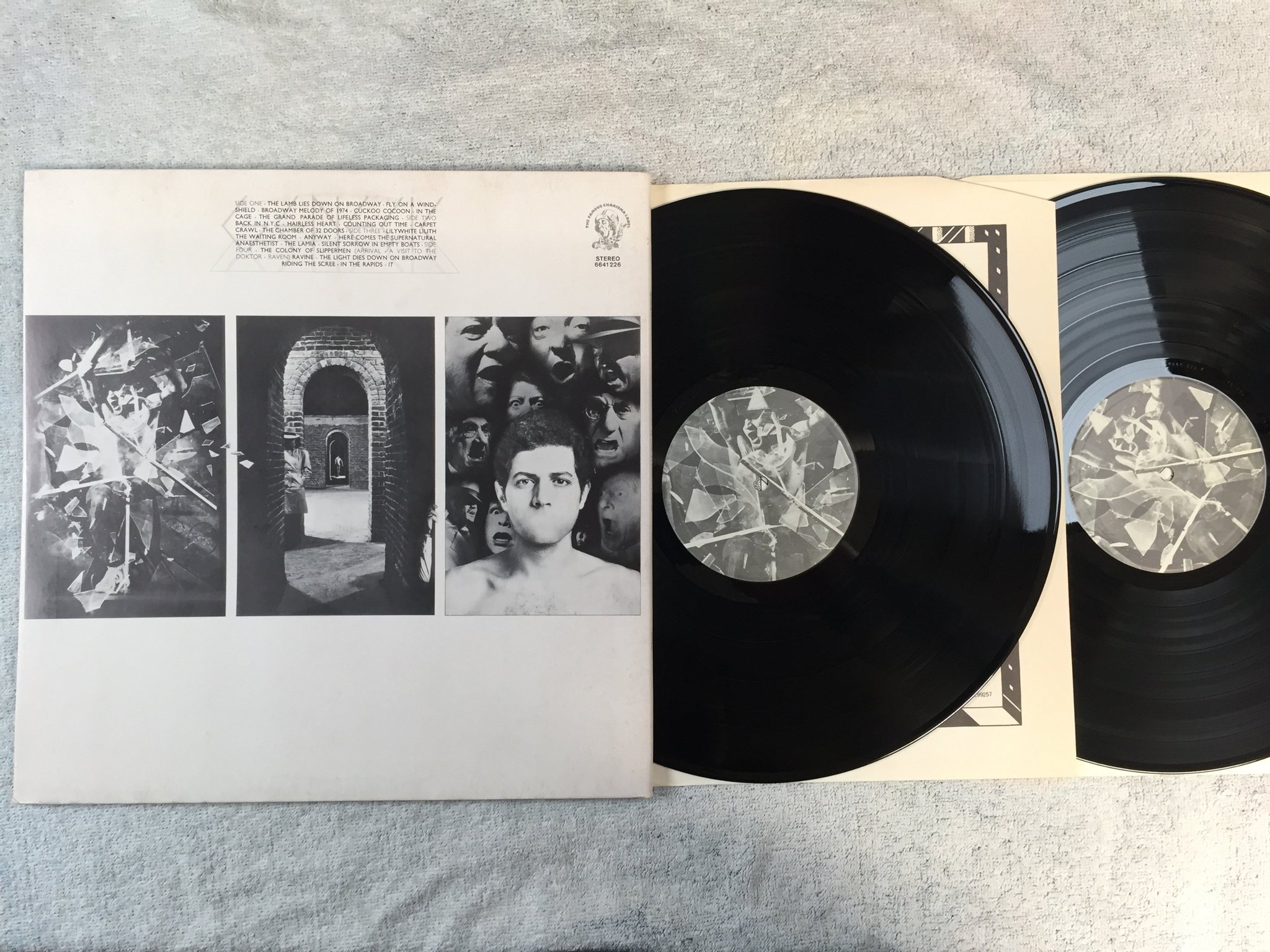 Omslagsbild för skivan ?GENESIS the lamb lies down on Broadway 2xLP -74 ncb THE FAMOUS CHARISMA 6641 22