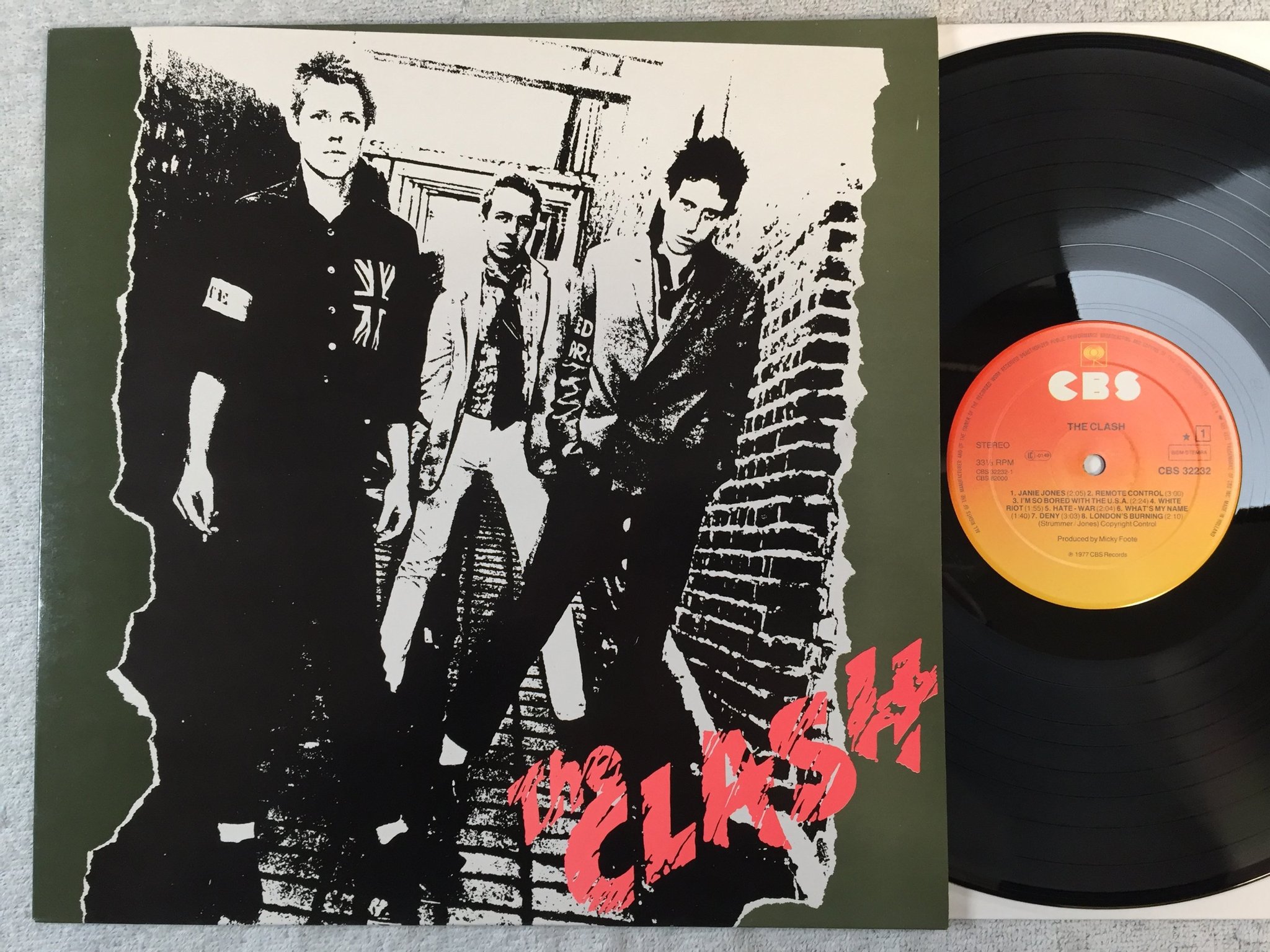 Omslagsbild för skivan THE CLASH s/t LP -77 Hol cbs 32232