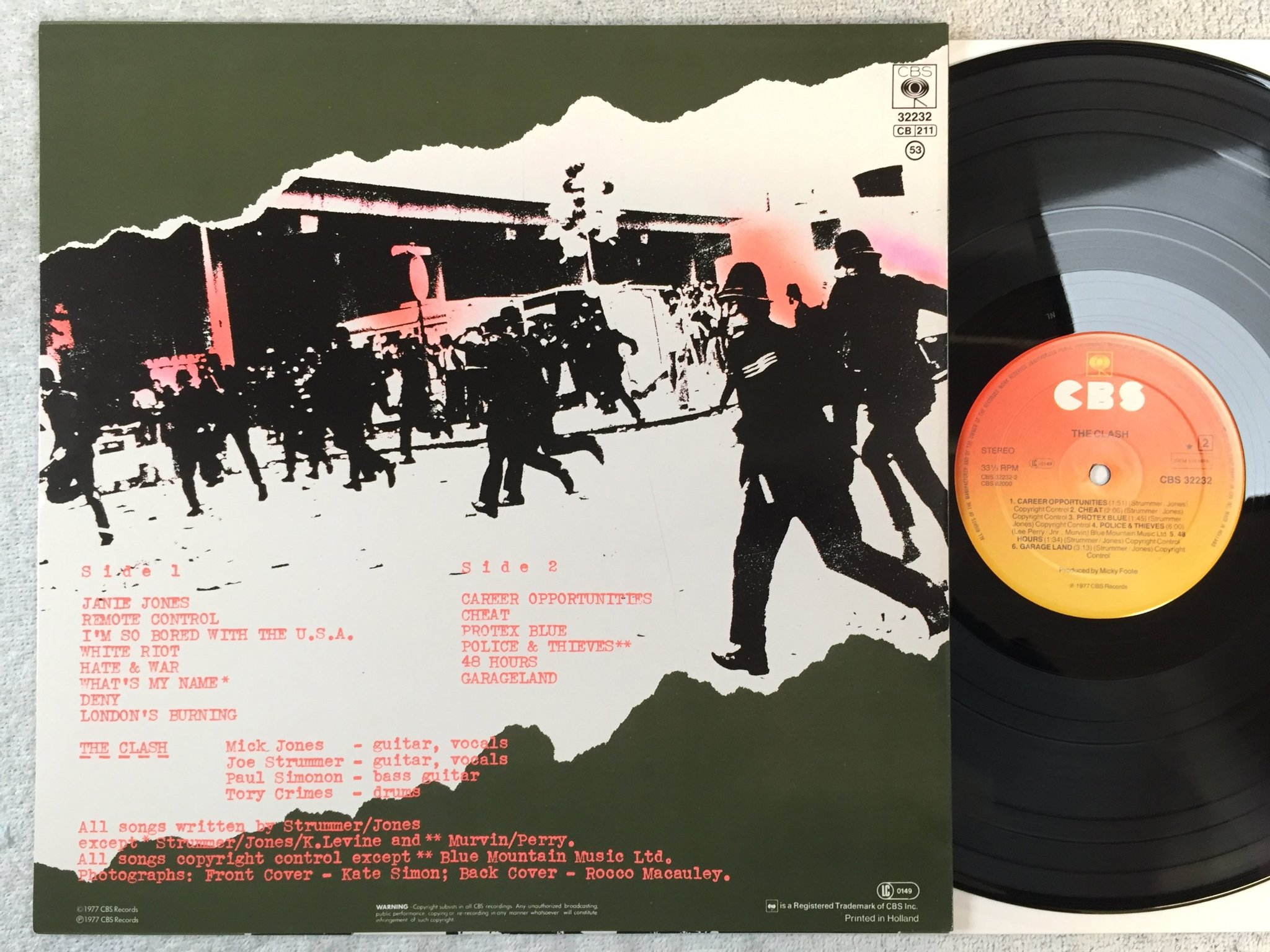 Omslagsbild för skivan THE CLASH s/t LP -77 Hol cbs 32232