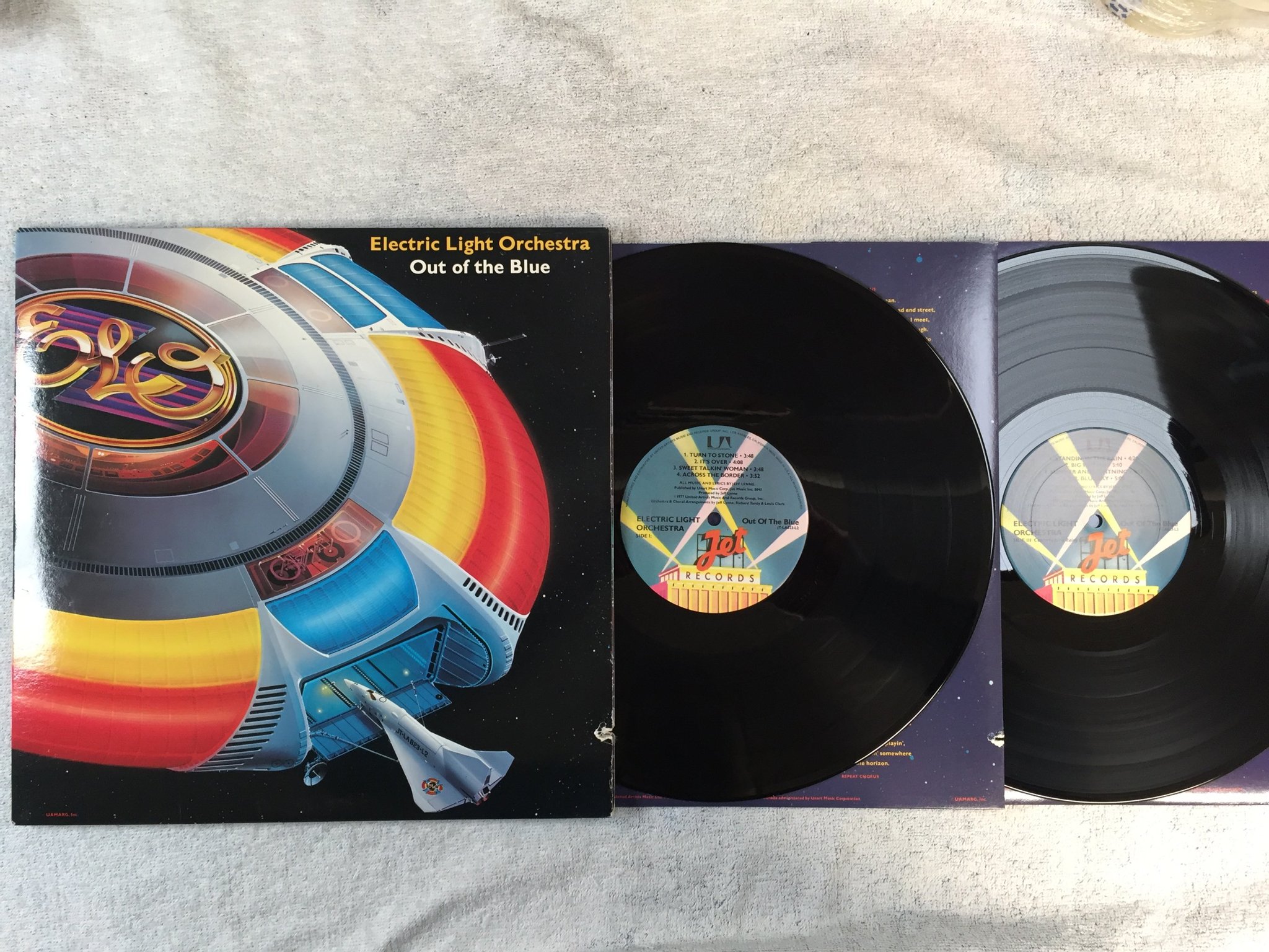 Omslagsbild för skivan ELECTRIC LIGHT ORCHESTRA out of the blue 2xLP -77 US JET JT-LA823-L2