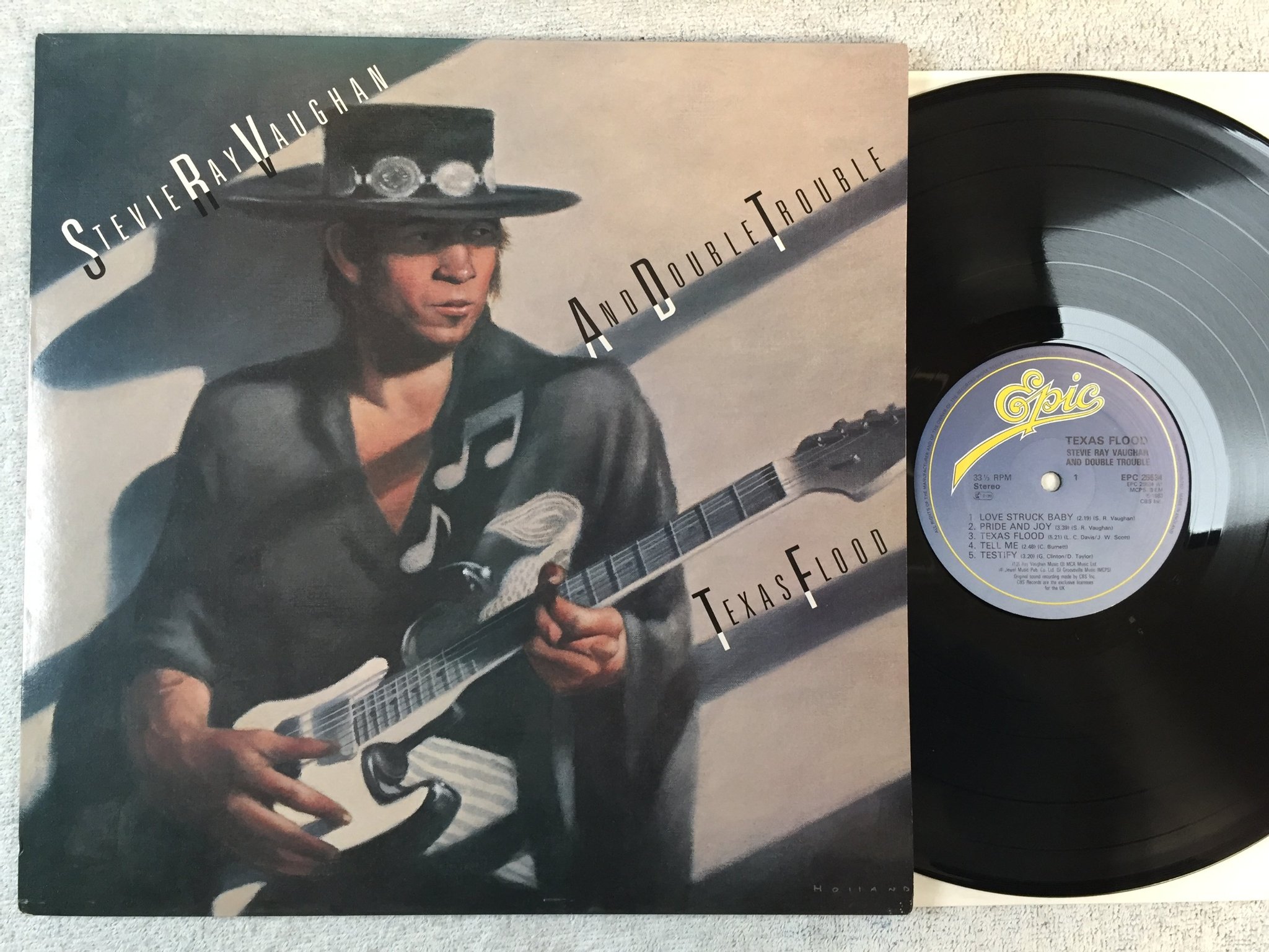 Omslagsbild för skivan STEVIE RAY VAUGHAN & DOUBLE TROUBLE Texas flood LP -83 UK EPIC EPC 25534