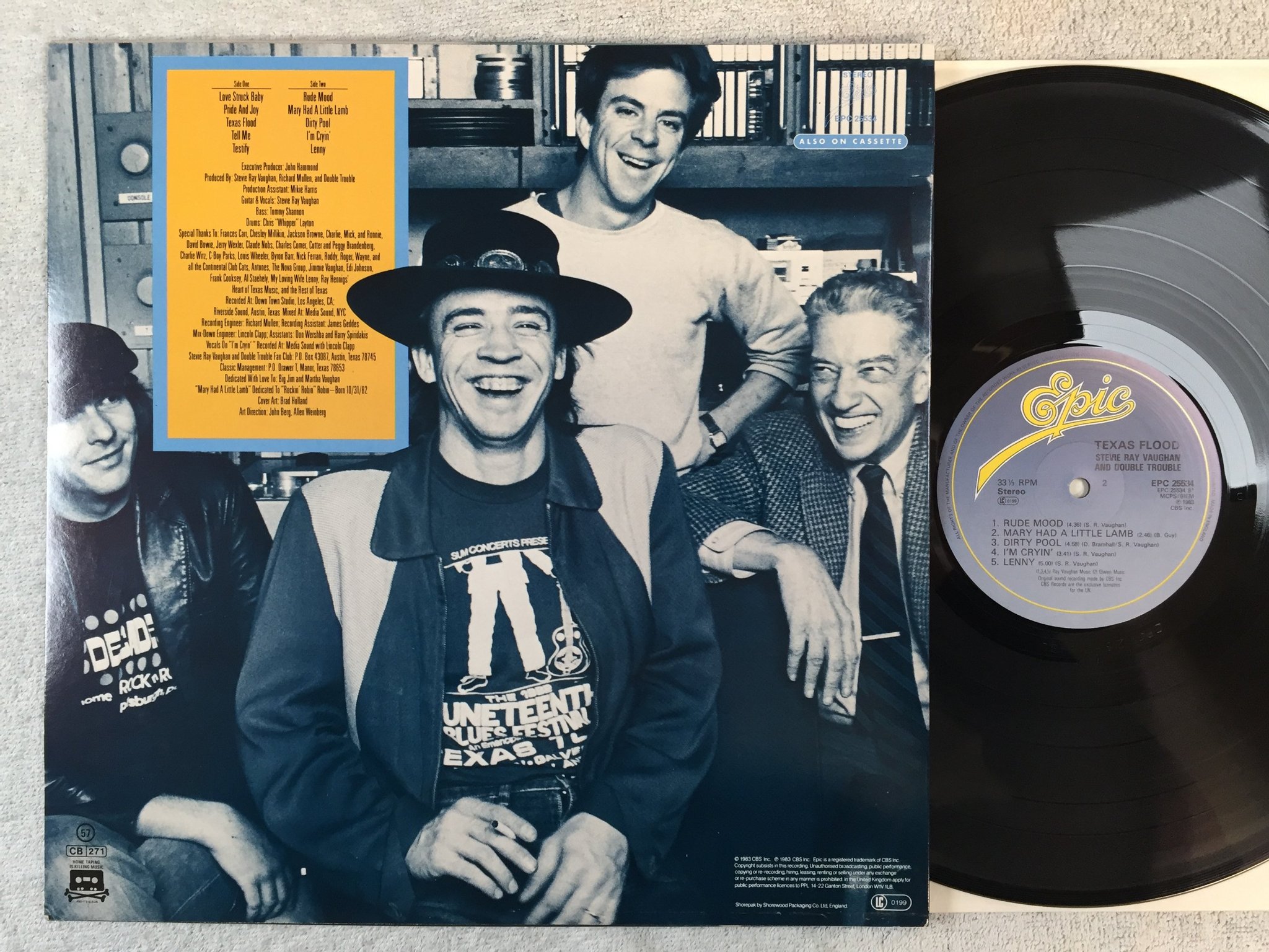 Omslagsbild för skivan STEVIE RAY VAUGHAN & DOUBLE TROUBLE Texas flood LP -83 UK EPIC EPC 25534
