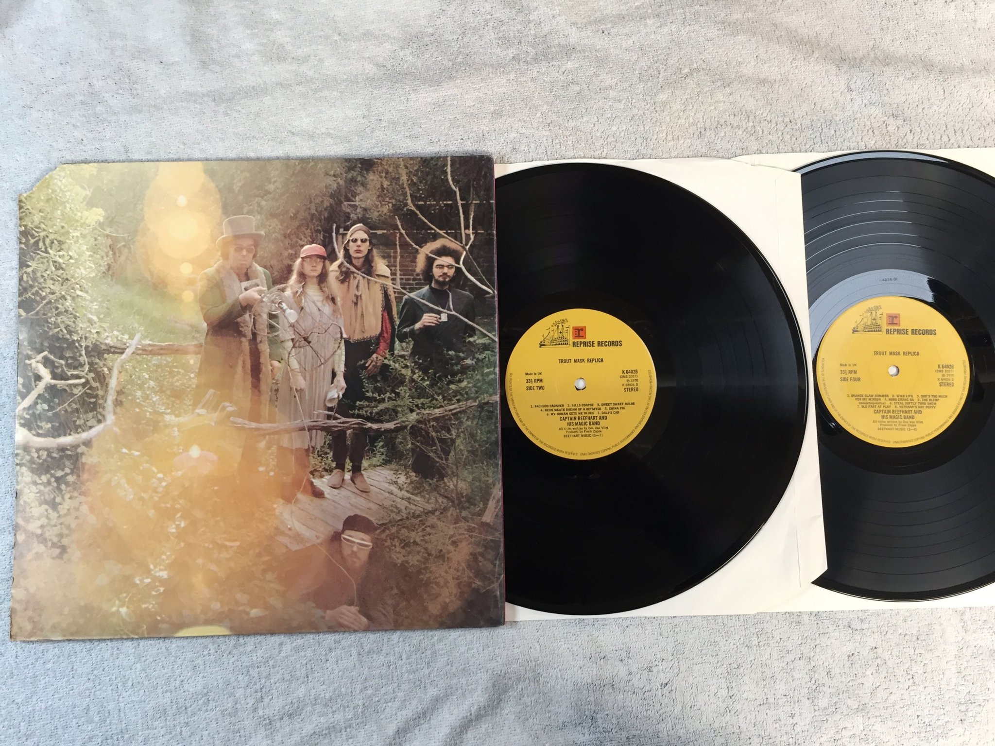 Omslagsbild för skivan CAPTAIN BEEFHART AND HIS MAGIC BAND trout mask replica 2xLP UK REPRISE K 64026?