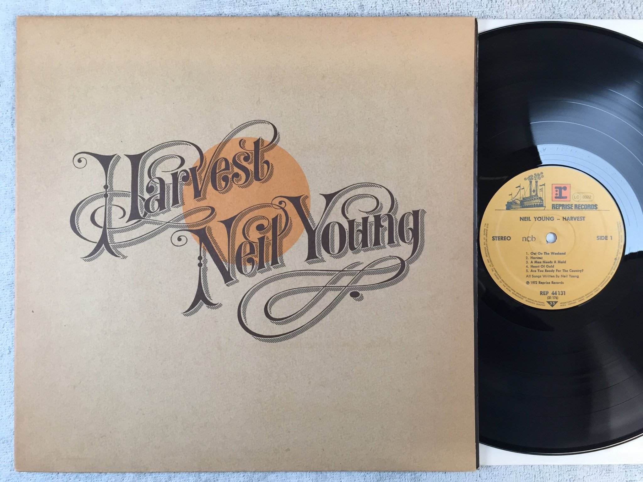 Omslagsbild för skivan NEIL YOUNG harvest LP ncb REPRISE REP 44131
