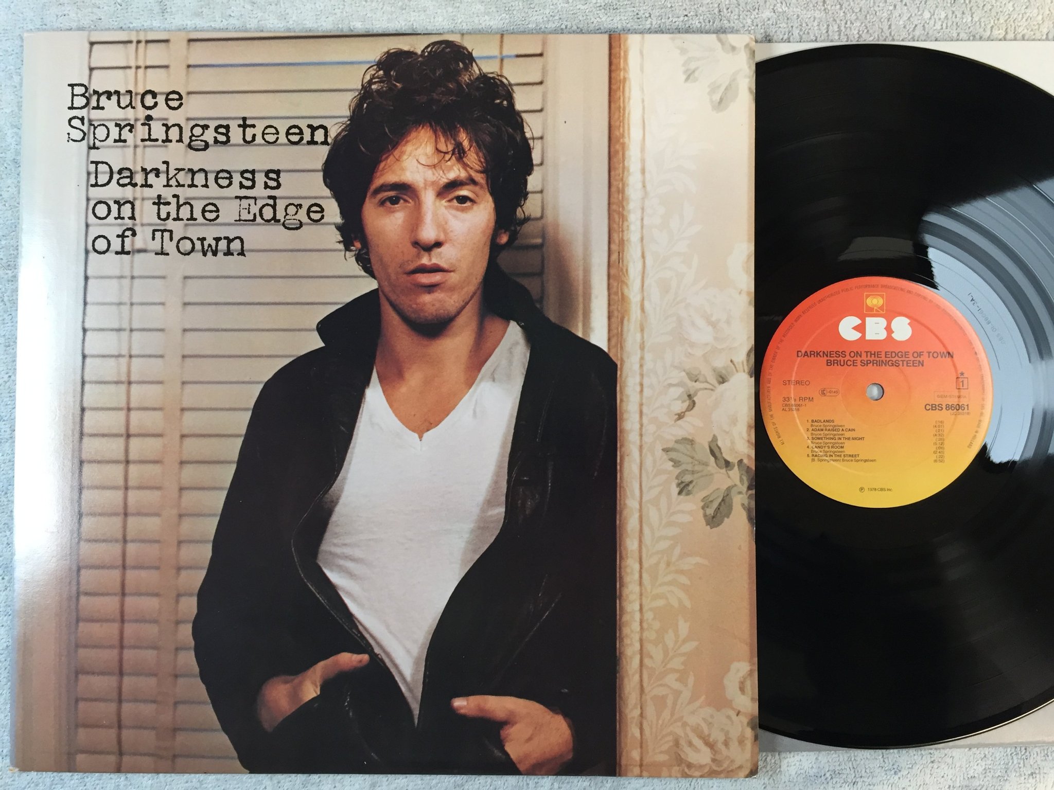 Omslagsbild för skivan BRUCE SPRINGSTEEN darkness on the edge of town LP Hol CBS S 86061