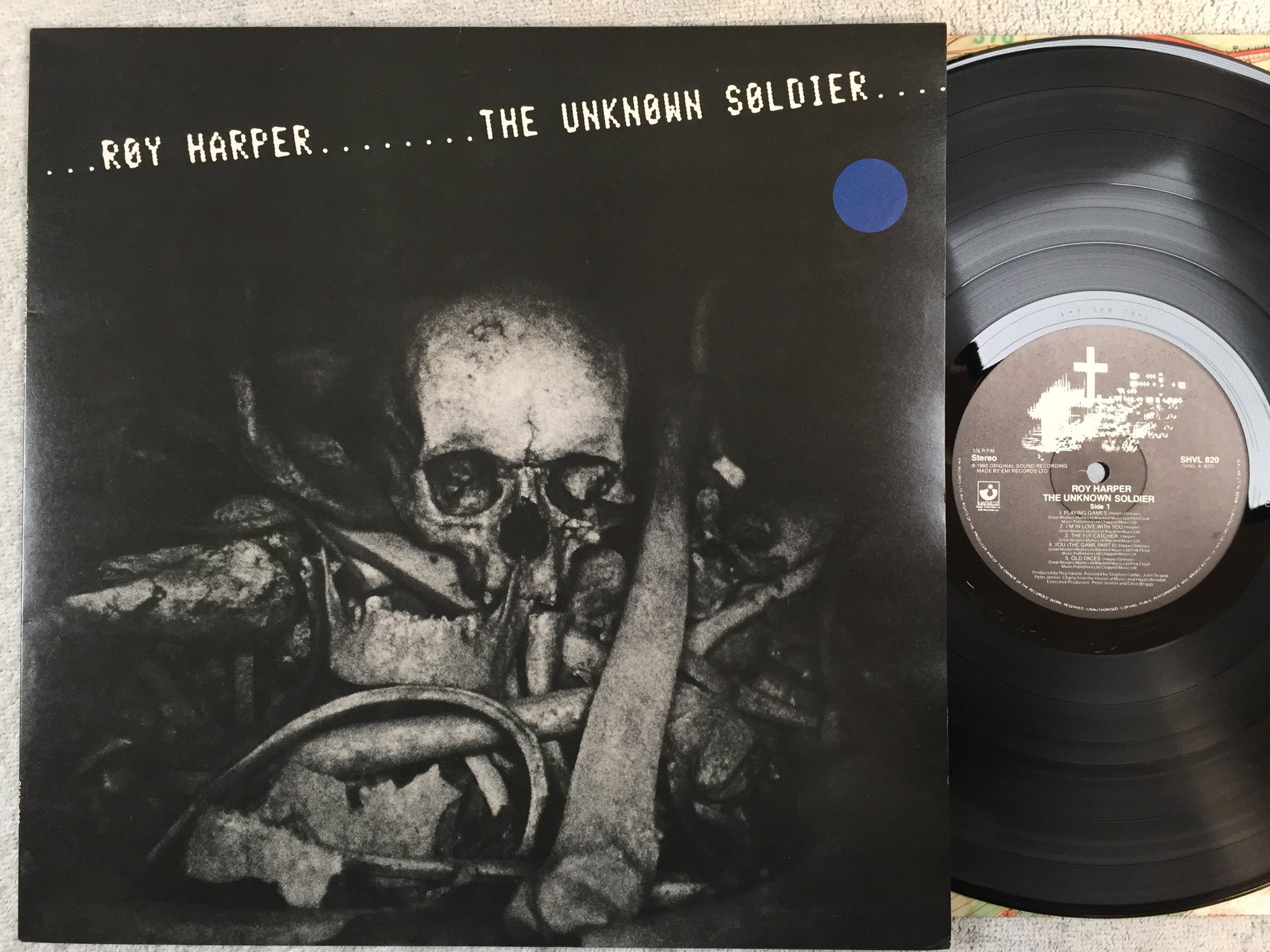 Omslagsbild för skivan ROY HARPER unknown soldier LP -80 UK HARVEST SHVL 820