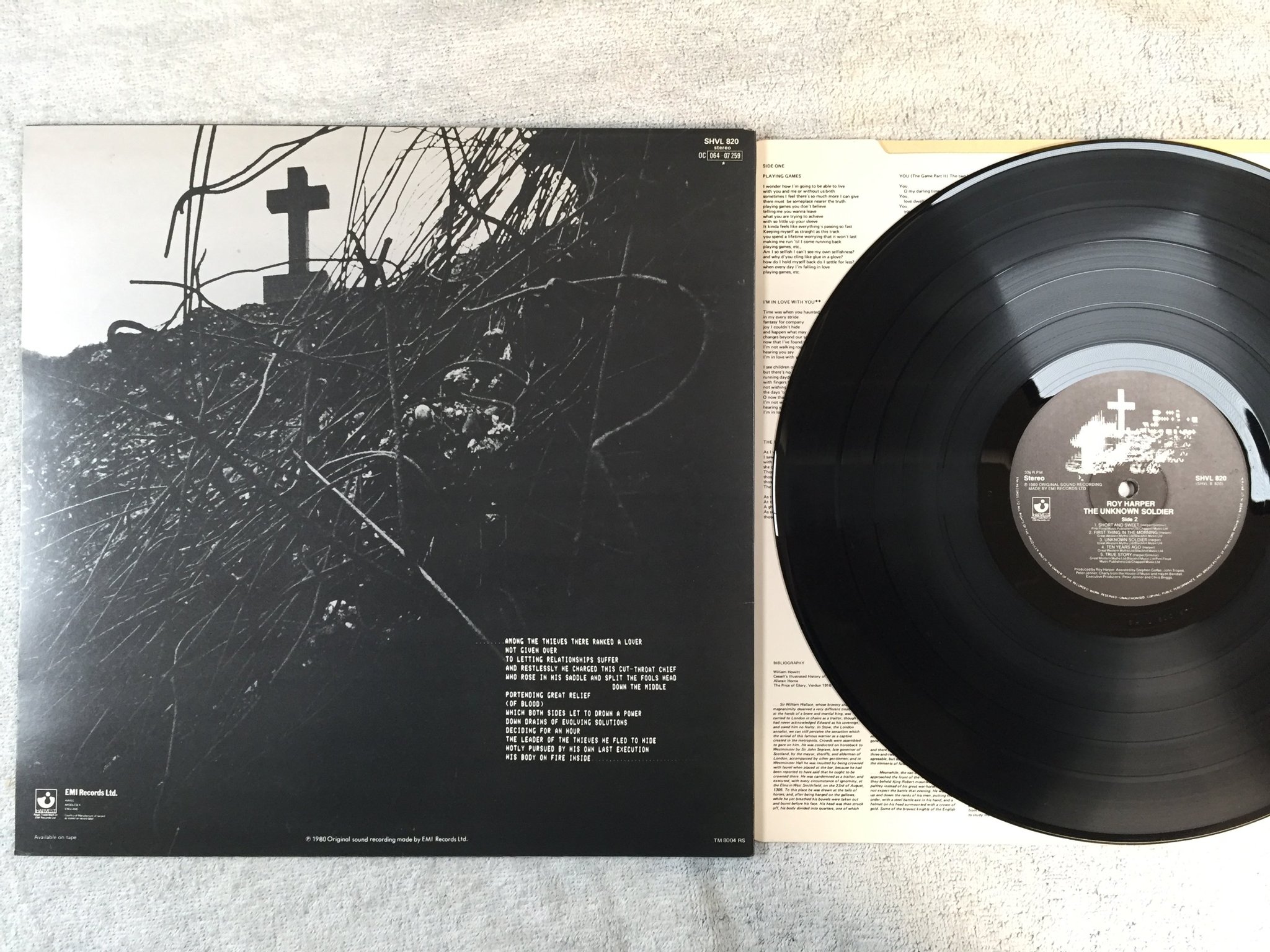 Omslagsbild för skivan ROY HARPER unknown soldier LP -80 UK HARVEST SHVL 820