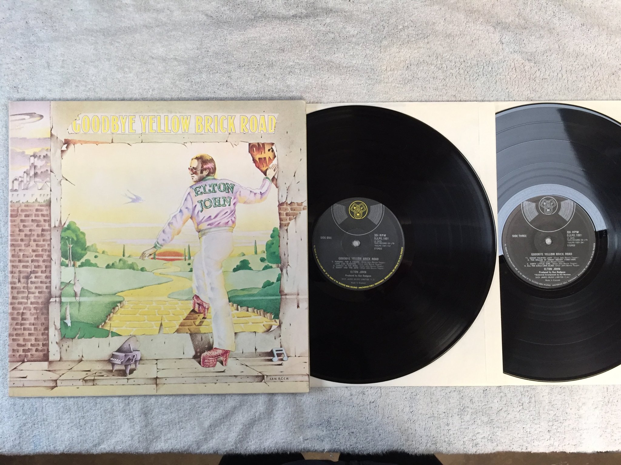 Omslagsbild för skivan ELTON JOHN goodbye yellow brick road 2xLP UK DJM DJLPD 1001