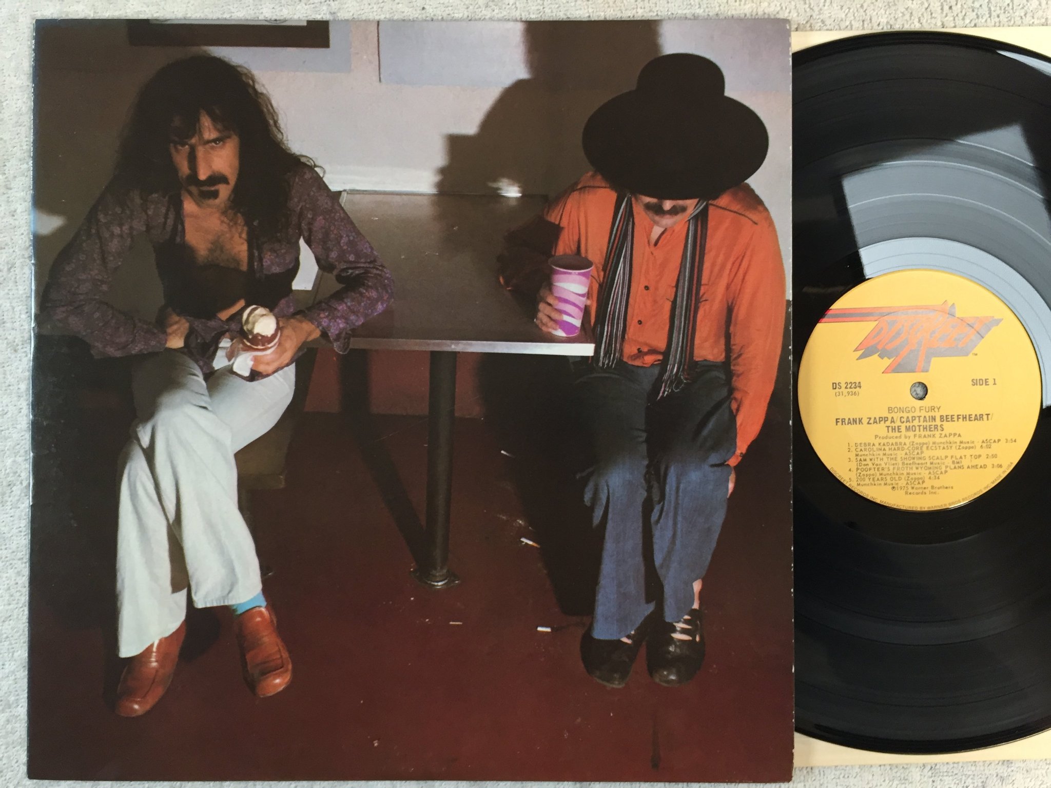 Omslagsbild för skivan ZAPPA / BEEFHEART / THE MOTHERS bongo fury LP -75 US DISCREET DS 2234