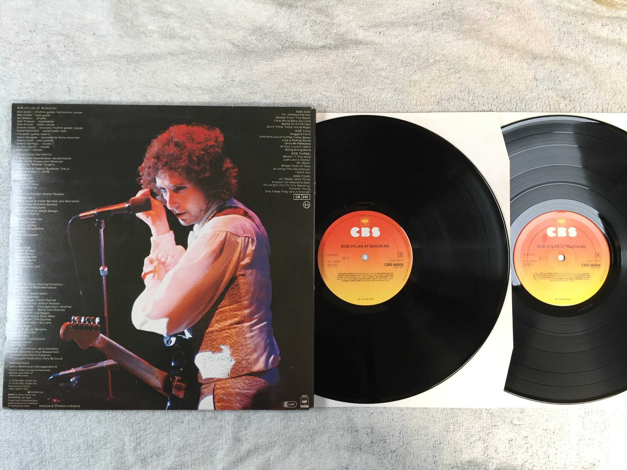 Omslagsbild för skivan BOB DYLAN at Budokan 2xLP -78 Hol CBS 96004