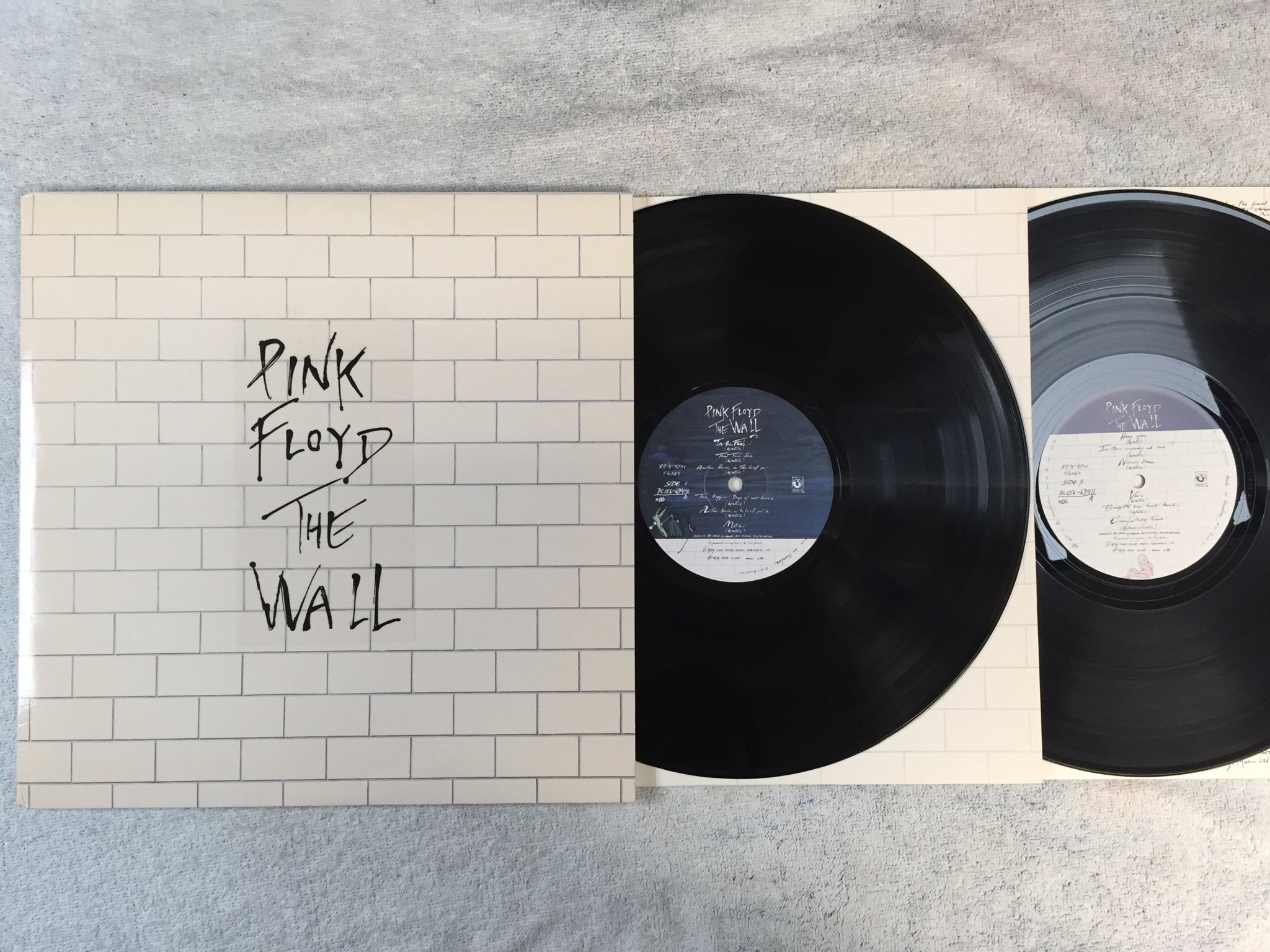 Omslagsbild för skivan PINK FLOYD the wall 2xLP -79 ncb HARVEST 7C 156-63410