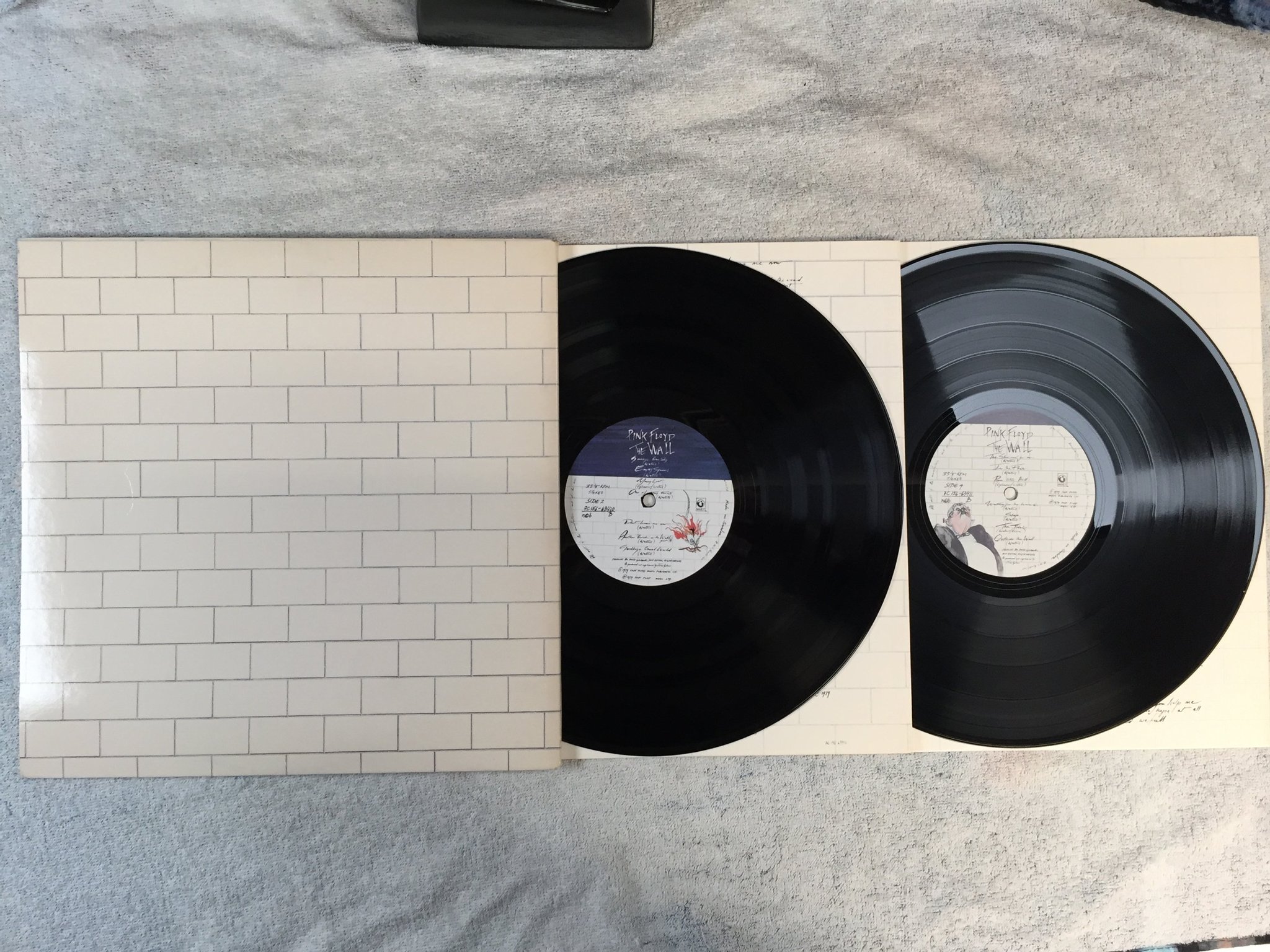Omslagsbild för skivan PINK FLOYD the wall 2xLP -79 ncb HARVEST 7C 156-63410