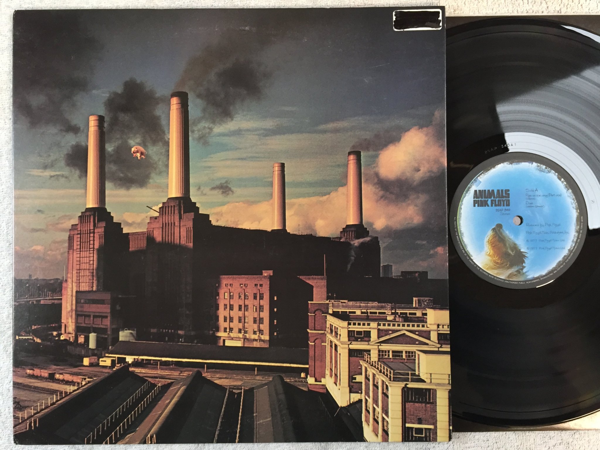 Omslagsbild för skivan PINK FLOYD Animals LP -77 Japan CBS / SONY 25AP 340 complete with OBI & inserts