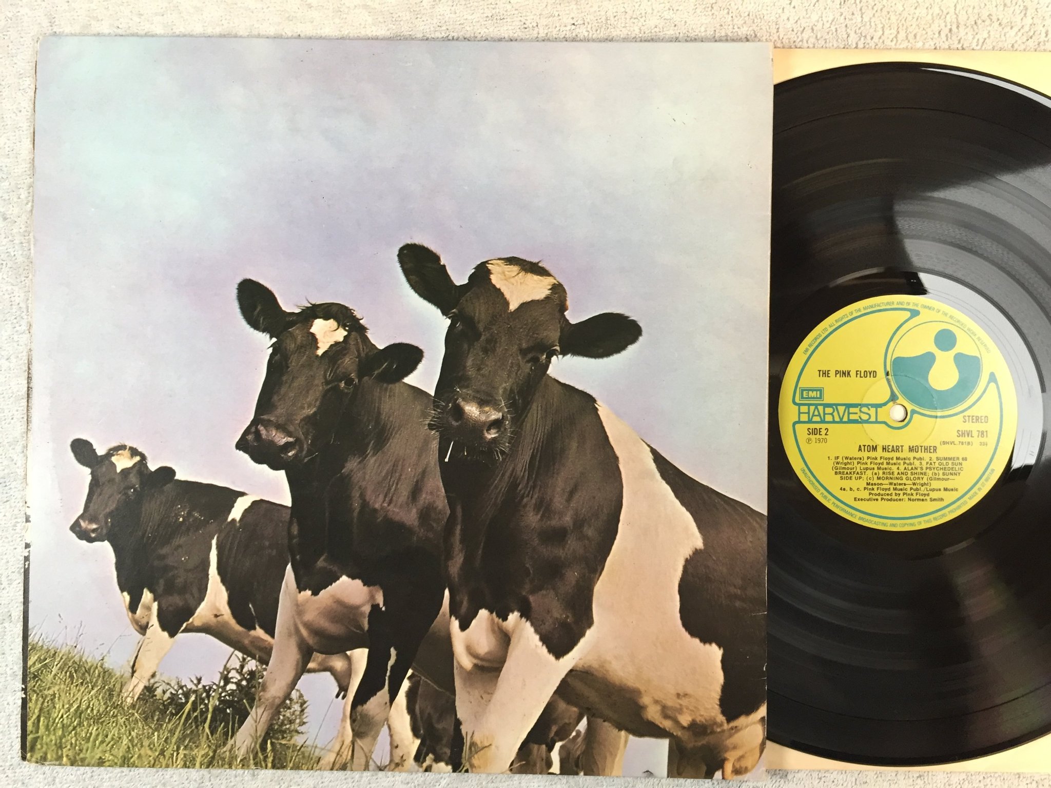 Omslagsbild för skivan PINK FLOYD atom heart mother LP -70 UK HARVEST SHVL 781