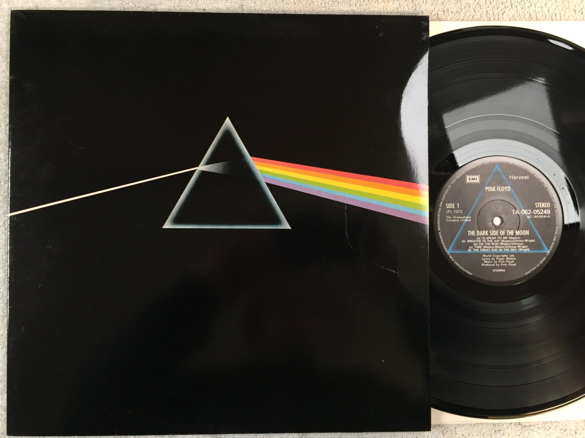 Omslagsbild för skivan PINK FLOYD the dark side of the moon LP -73 Hol EMI / HARVEST 1A 062-05249