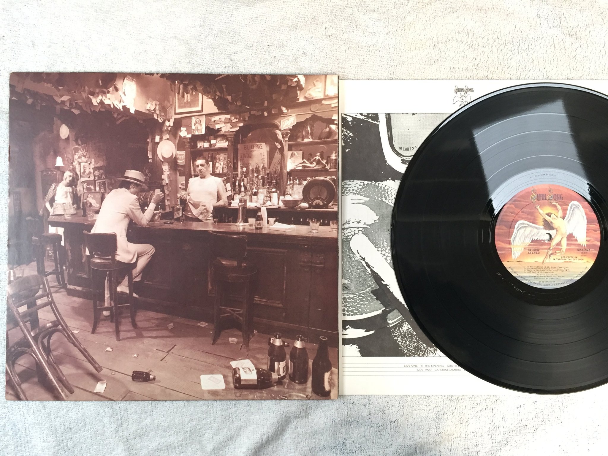 Omslagsbild för skivan LED ZEPPELIN in through out the door LP -79 US SWAN SONG SS 16002 "C" cover