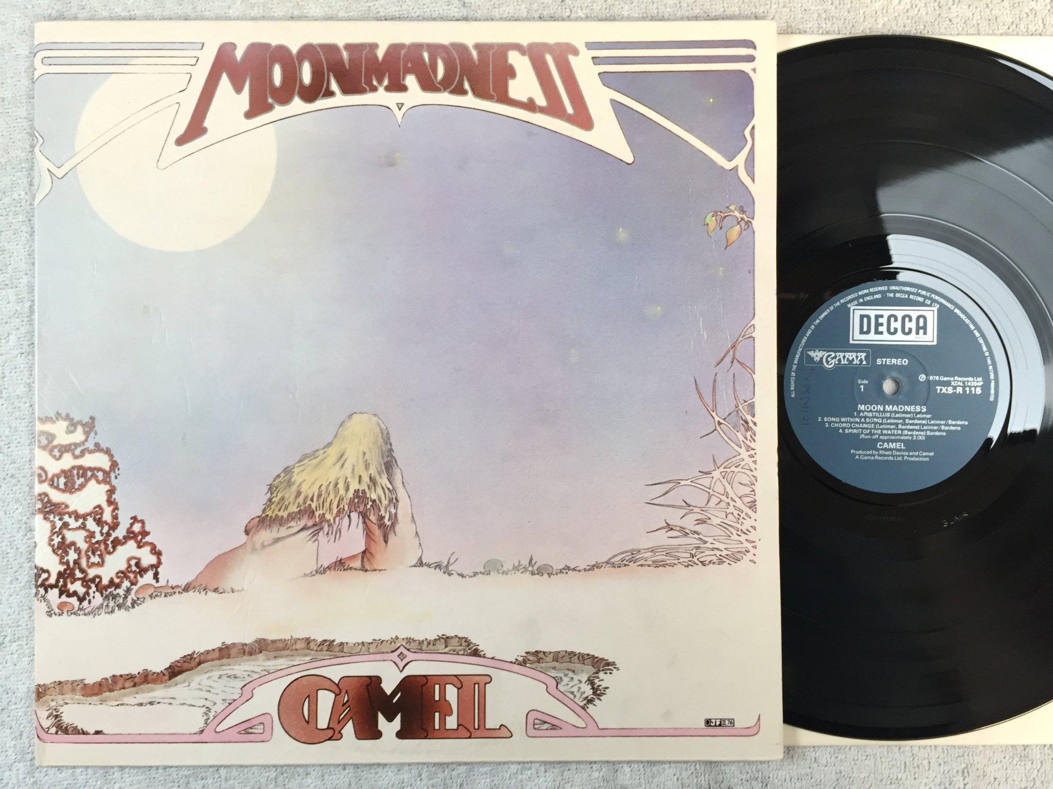 Omslagsbild för skivan CAMEL moon madness LP -76 UK DECCA TXS-R 115